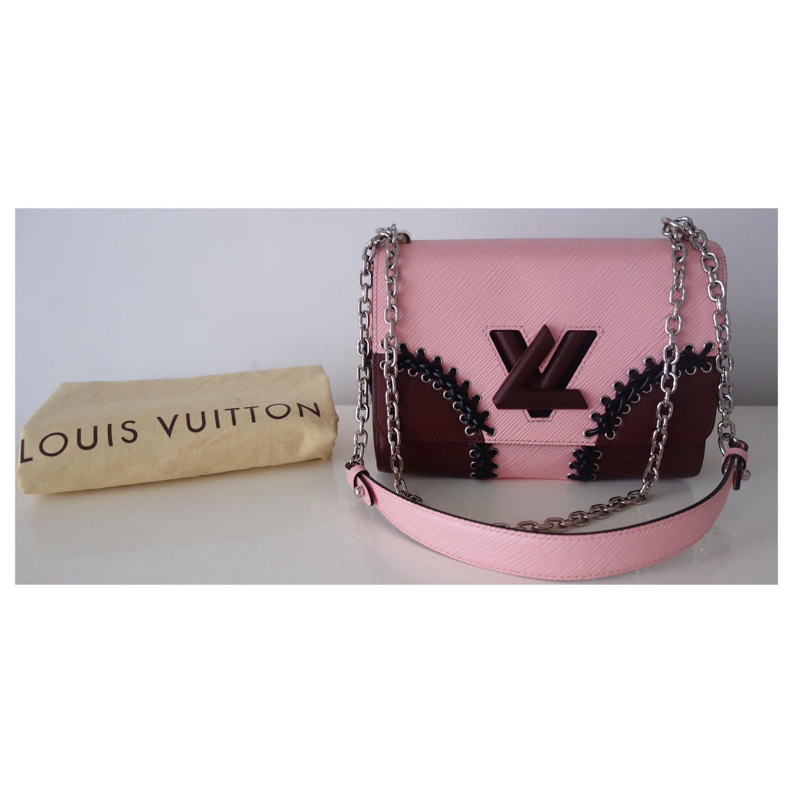 Louis Vuitton Vuitton Twist MM bag Pink Leather ref.270733 - Joli Closet