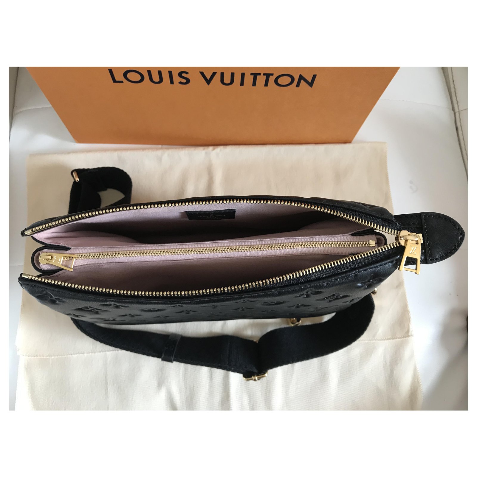 louis vuitton coussin pm camel