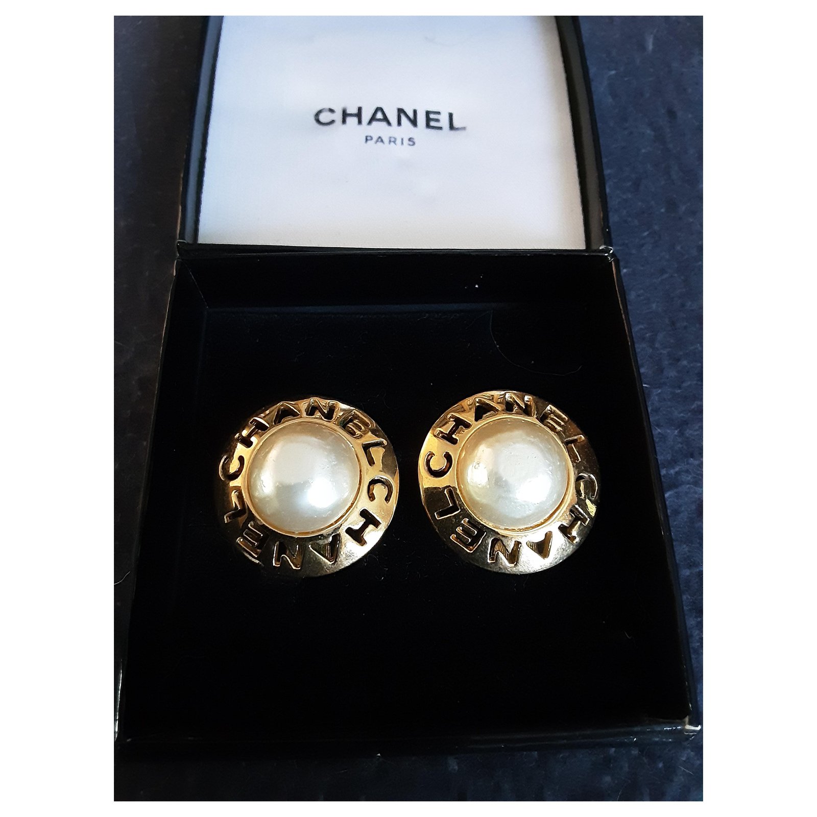 Chanel. Chanel - Pearl. Gold hardware ref.277971 - Joli Closet