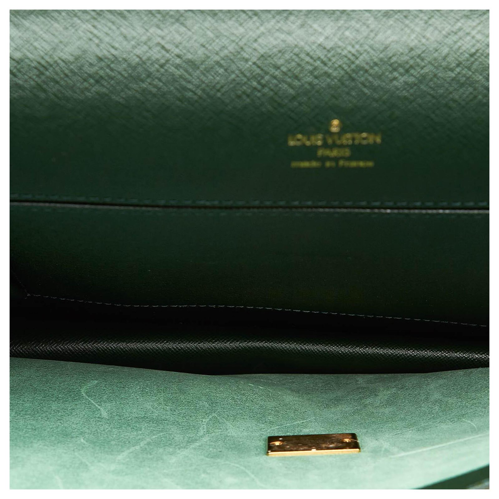 Louis Vuitton Black Taiga Porte-Document Angara Briefcase Leather  ref.140106 - Joli Closet