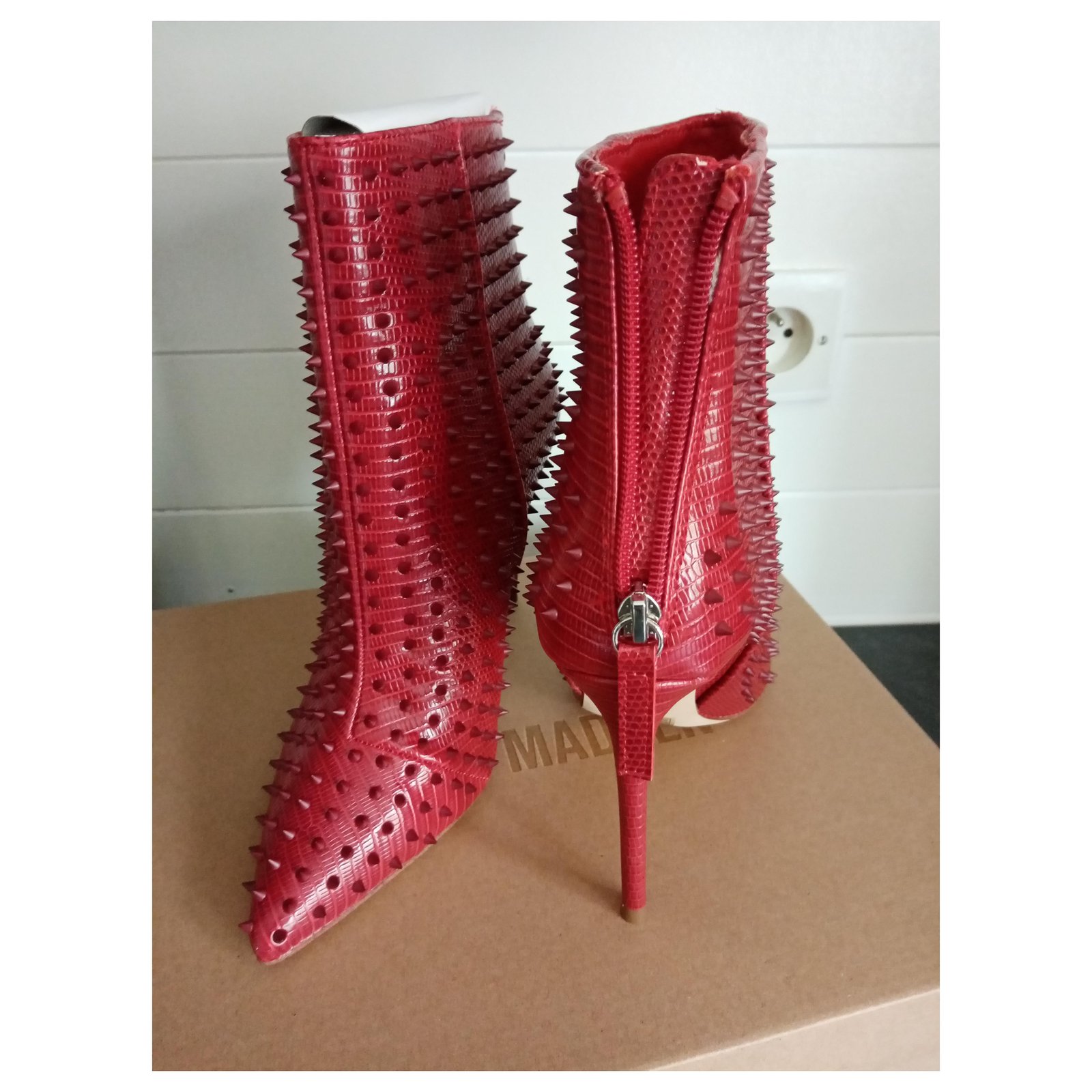 Steve madden clearance spiked boots