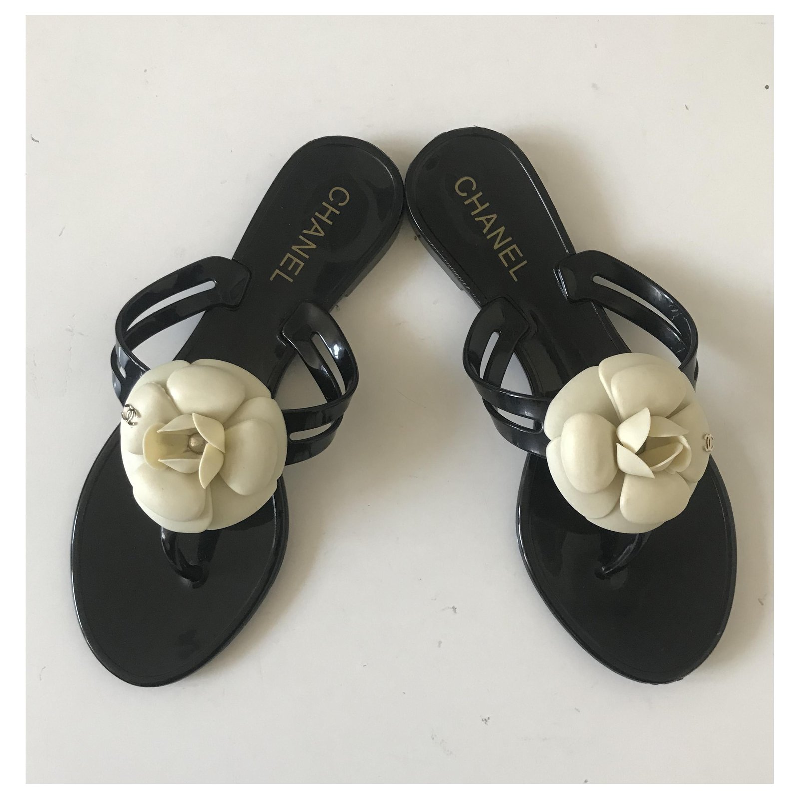Chanel Thong Jelly Camellia Sandals Black Cream Plastic ref.281183