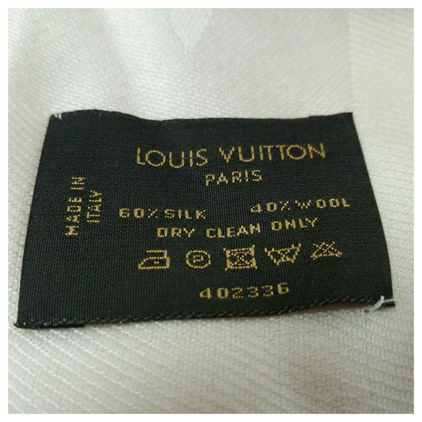 Louis Vuitton Scarf White Silk ref.282011 - Joli Closet