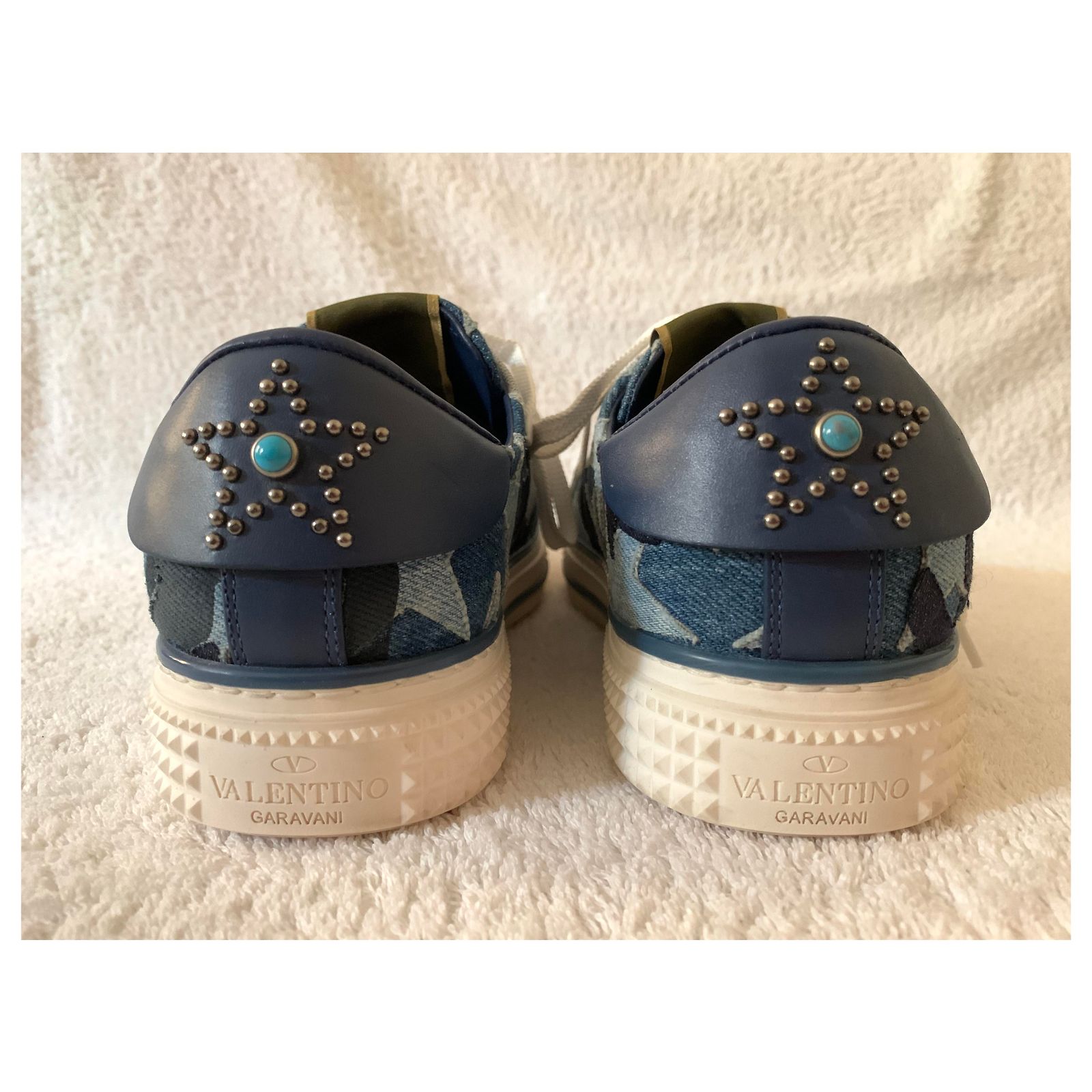 Valentino Garavani Camu Star Studded Valentino Garavani Camustars medium beauty case|MY2P0534NYDU41 main image 4