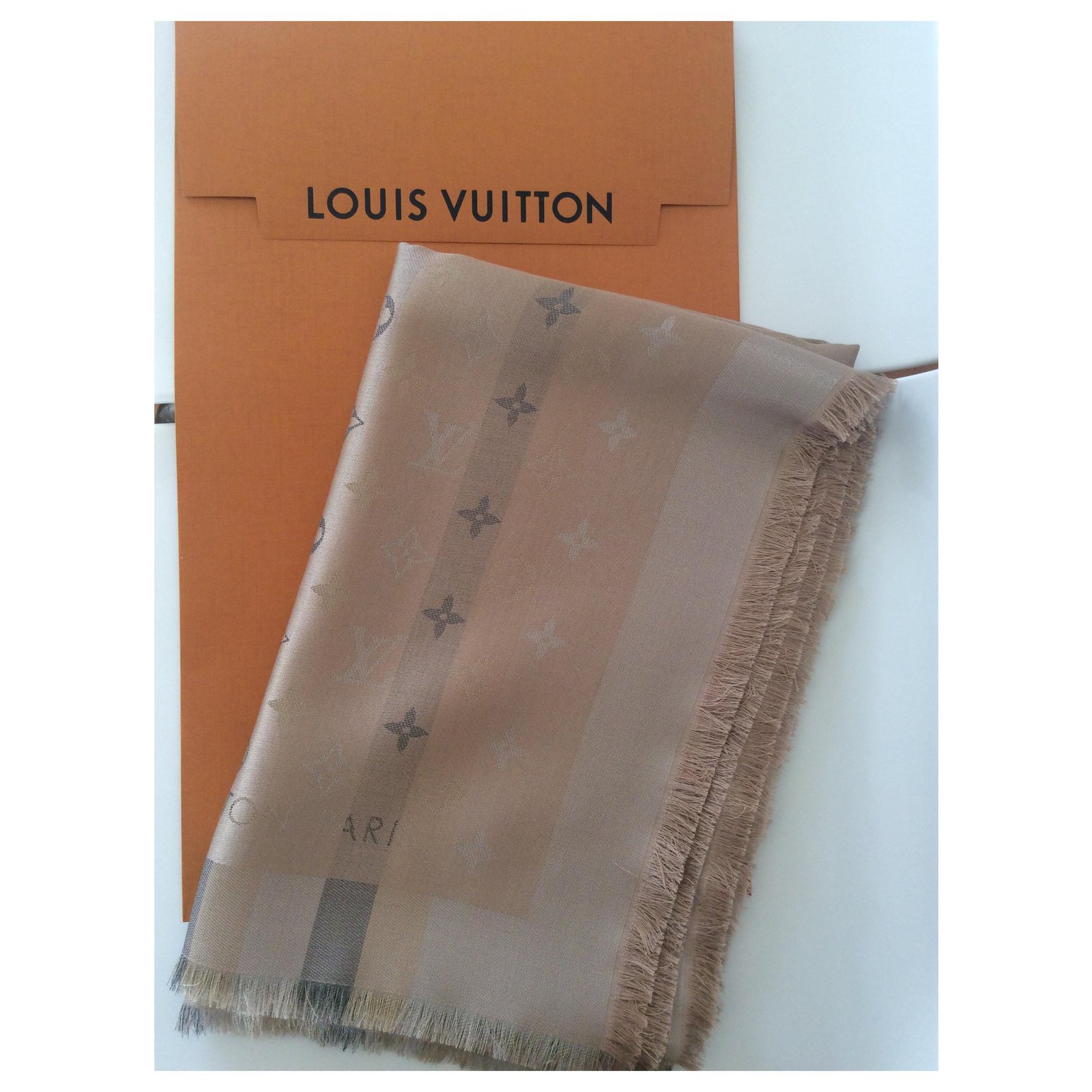 Louis Vuitton Louise Vuitton monogram shine Beige Wool ref.226402 - Joli  Closet
