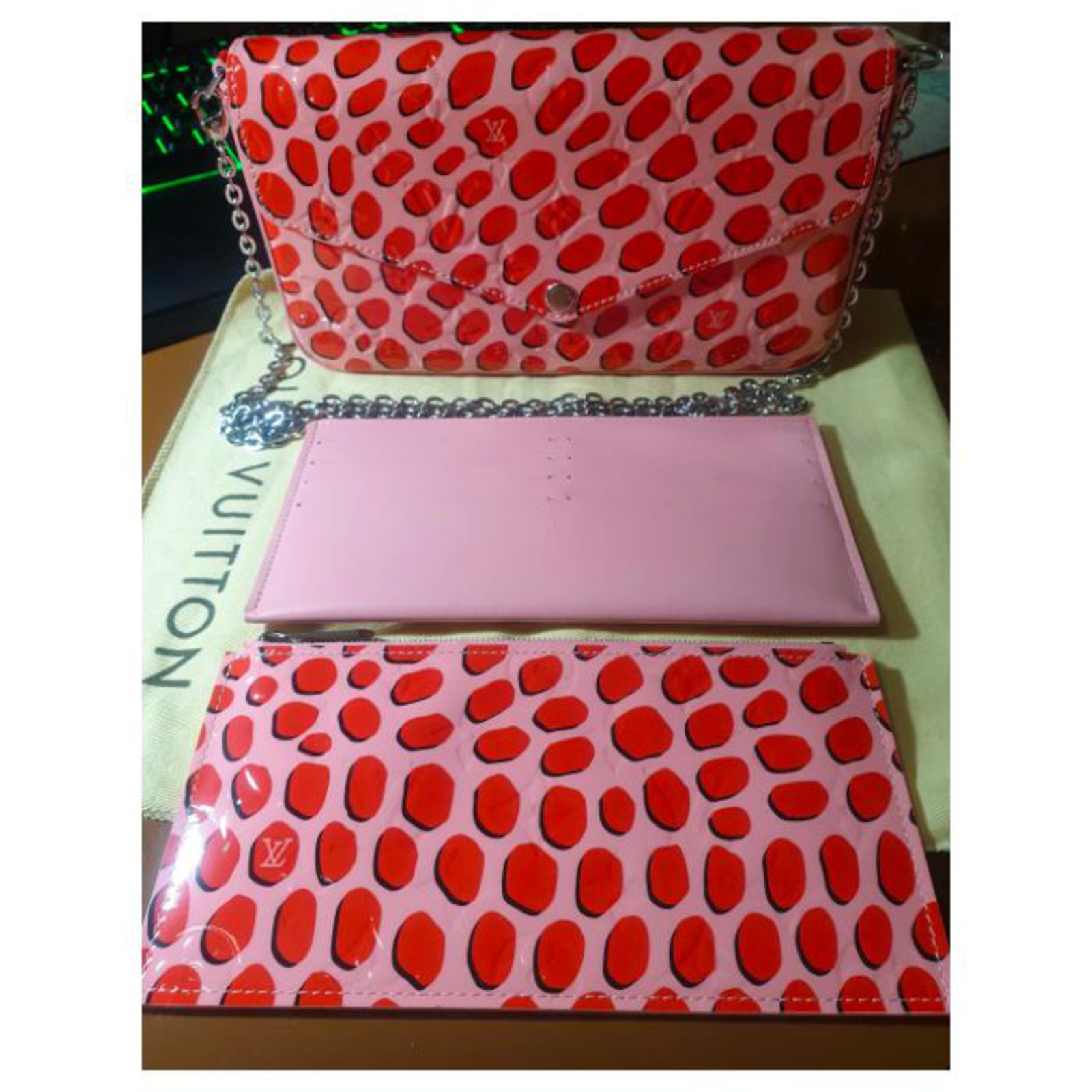 Louis Vuitton Pink Vernis Jungle Dots Pochette Felicie Red Leather Patent  leather ref.287182 - Joli Closet