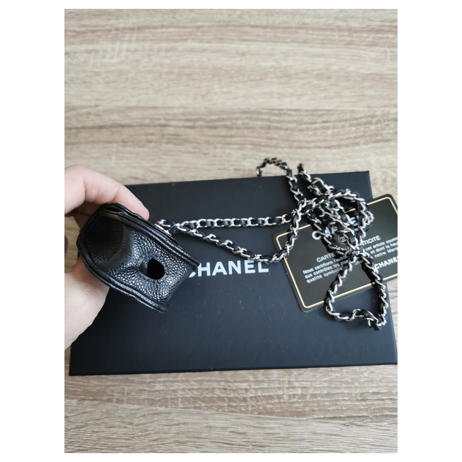Chanel Airpod case Black Leather ref.288959 - Joli Closet