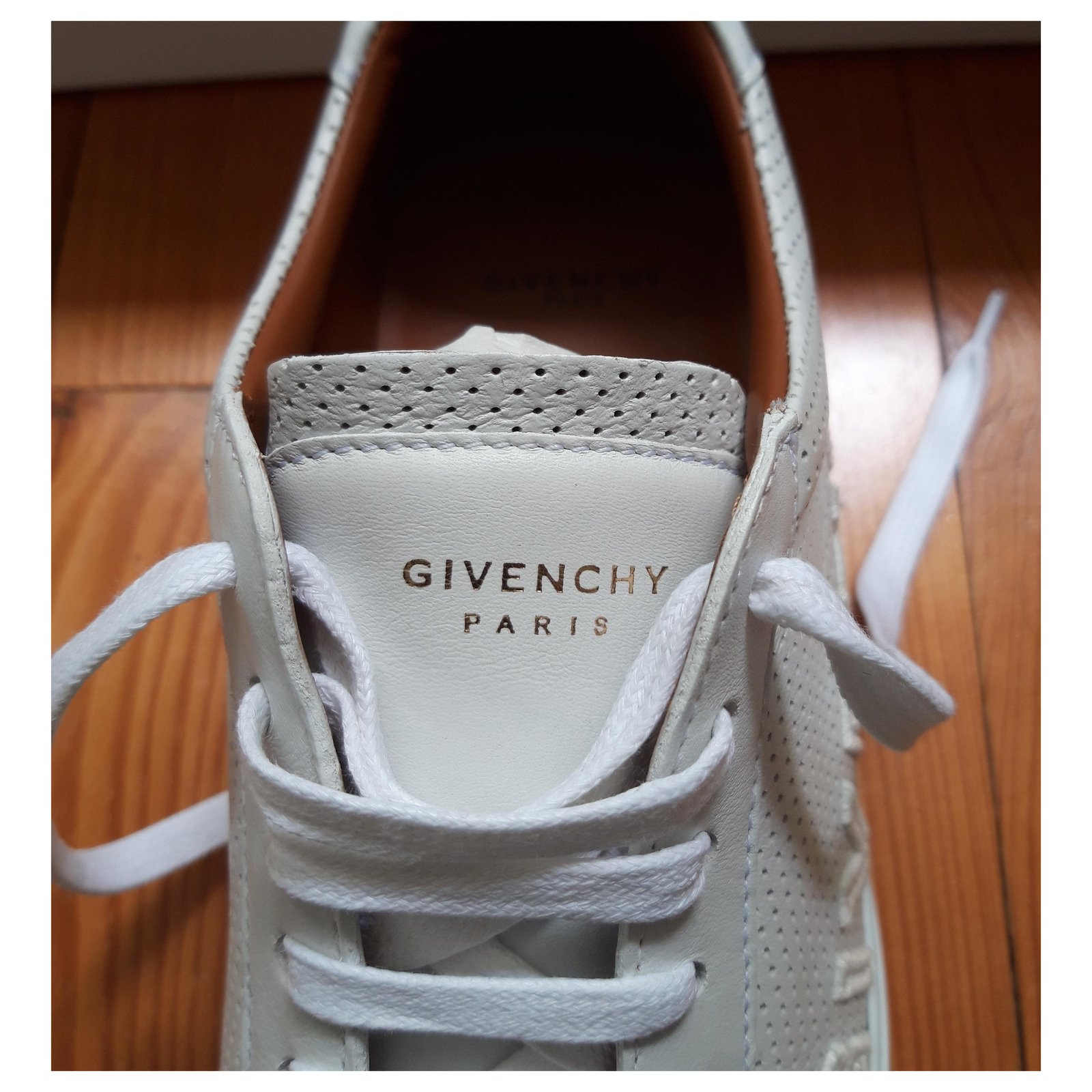 Givenchy Urban street White Leather ref.289393 - Joli Closet