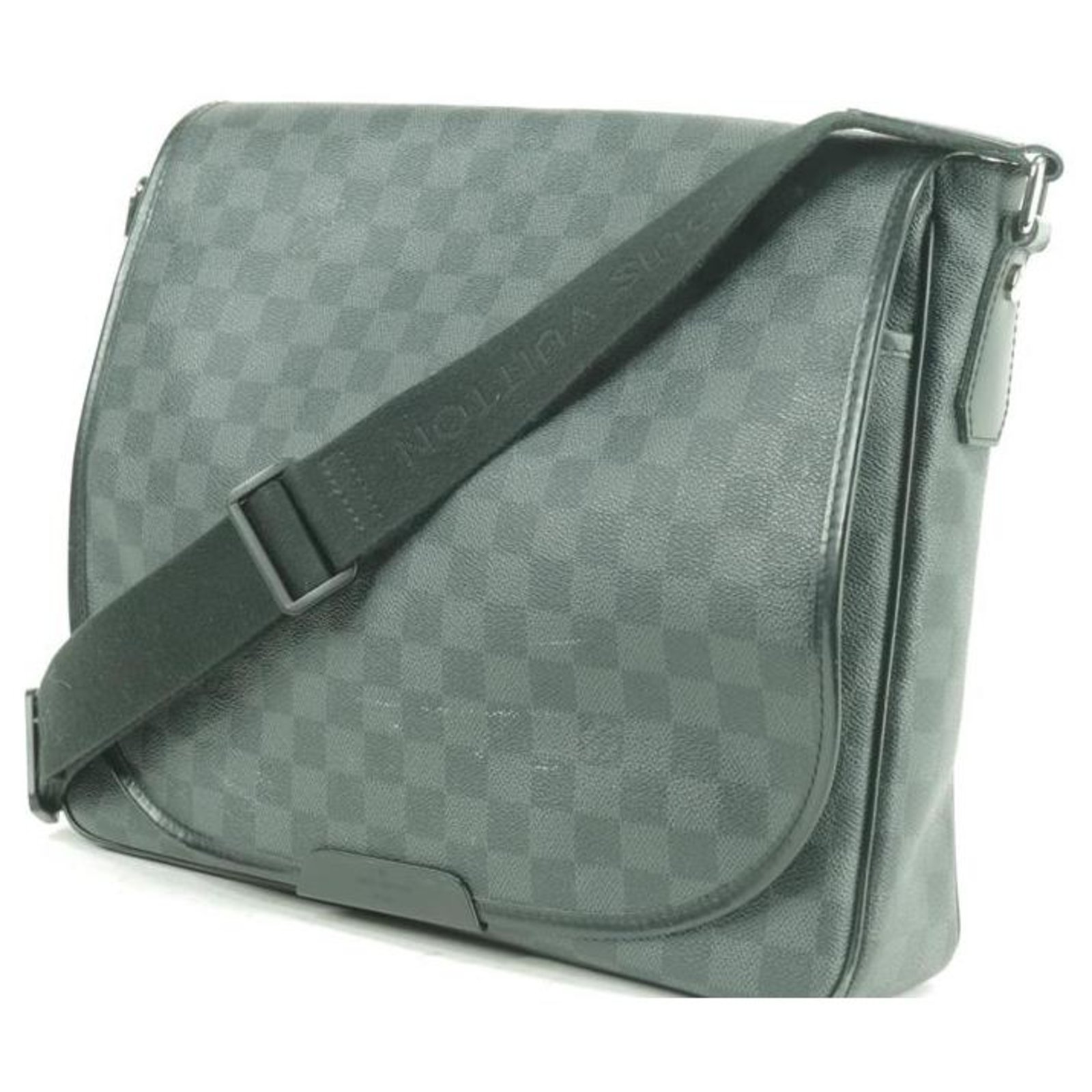 Louis Vuitton Damier Graphite Daniel MM Messenger Bag – The Don's Luxury  Goods