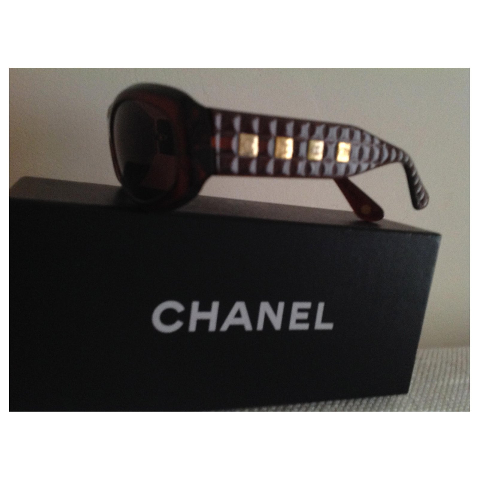 Chanel 5380 Dark red Acrylic ref.831603 - Joli Closet