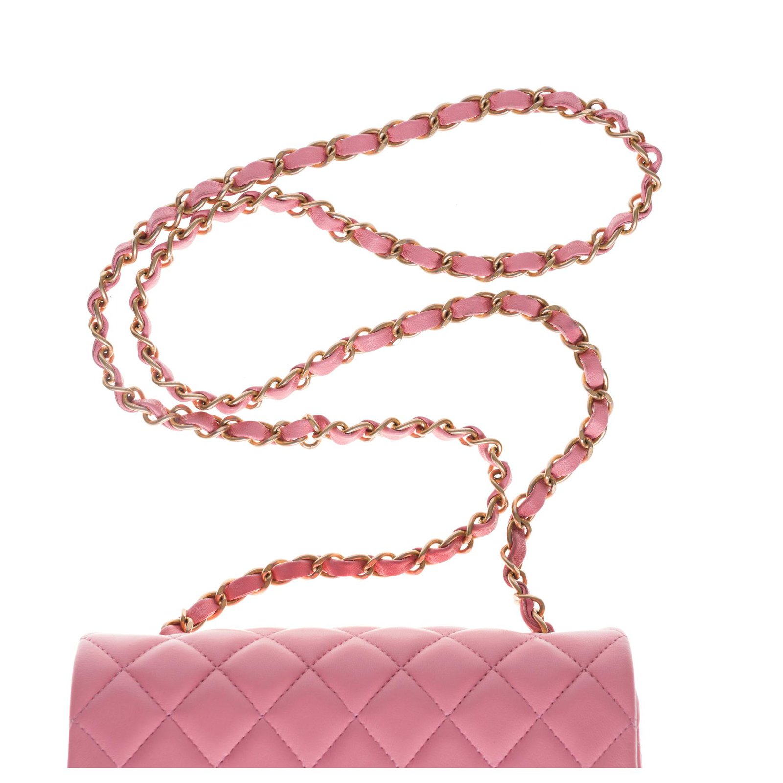 Superb Chanel Mini Timeless bag in pink quilted leather, Garniture en métal  argenté ref.290247 - Joli Closet