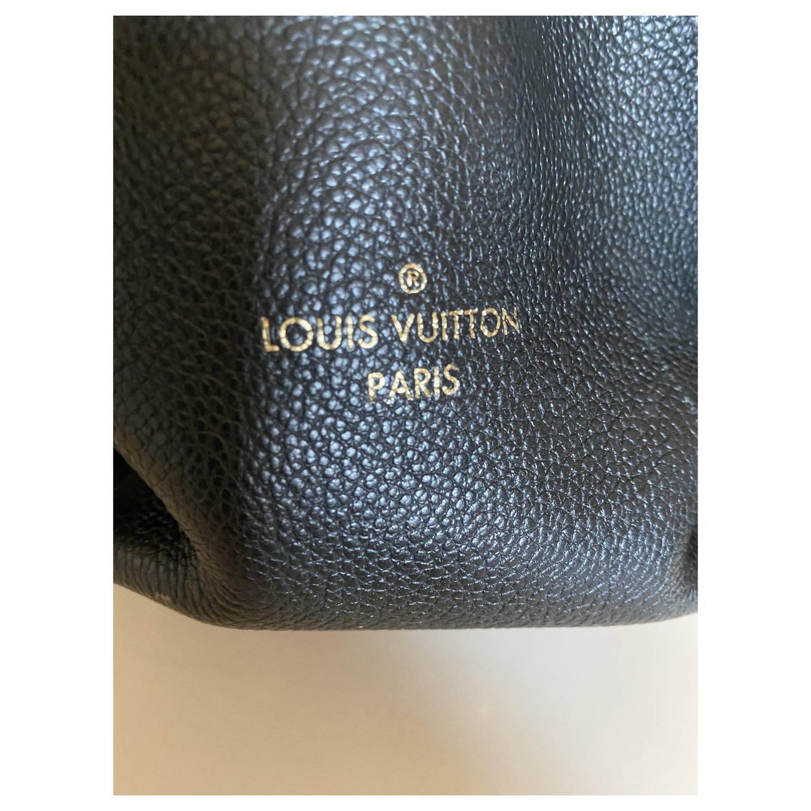 Borsa nera di Louis Vuitton SURENNE MM