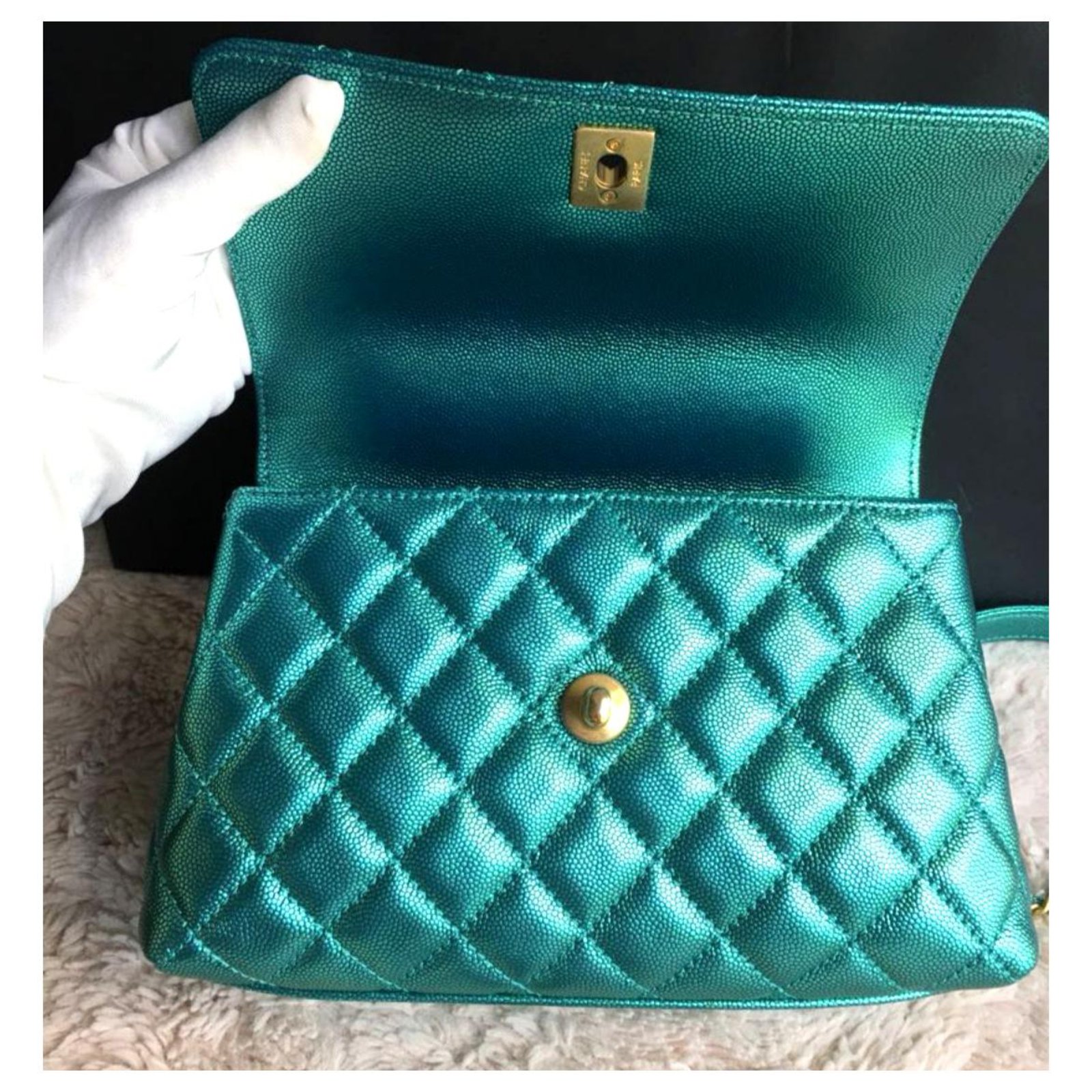 Chanel Handbags Light green Leather ref.972663 - Joli Closet
