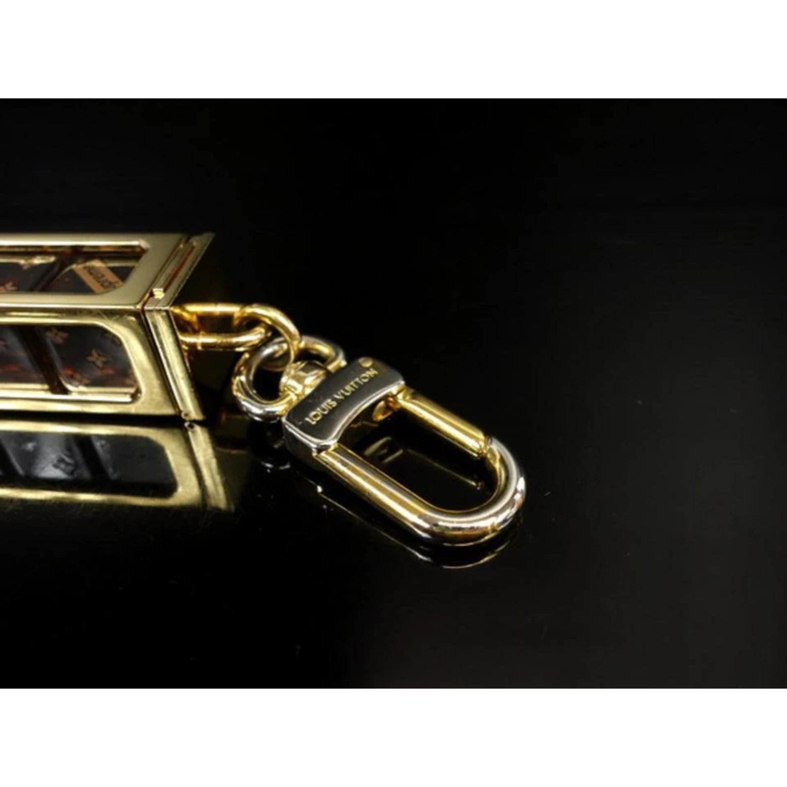 Louis Vuitton (Ultra rare) Supreme Dice Keychain Set ref.291345 - Joli  Closet