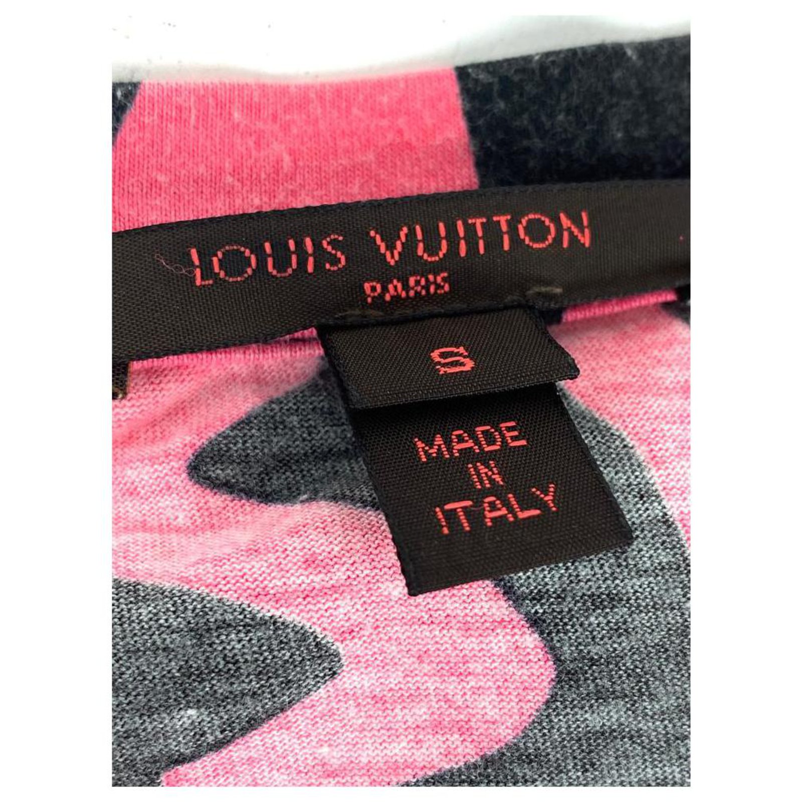 LOUIS VUITTON Size M Black and Pink STEPHEN SPROUSE Graffitti Print V Neck  T-shirt