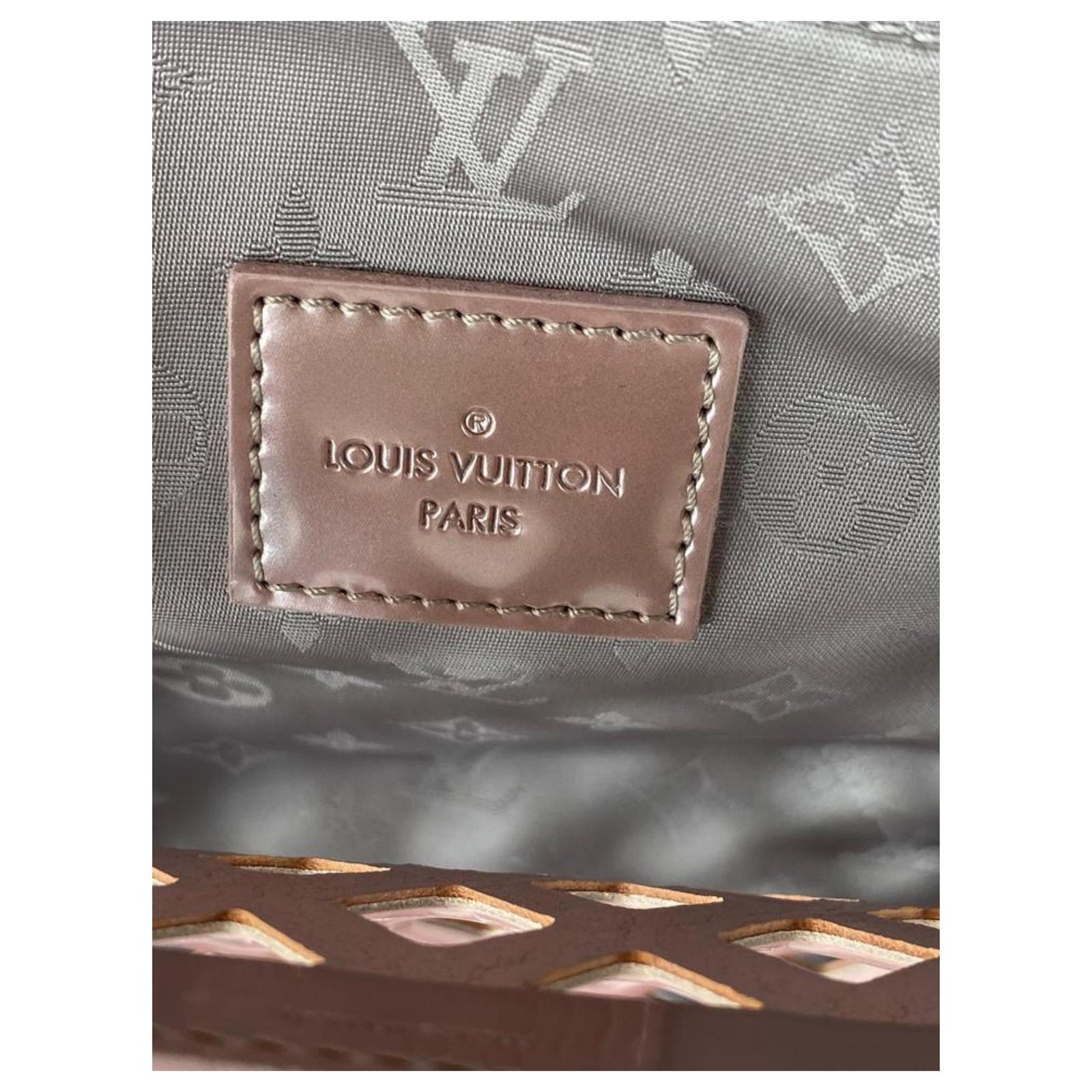 Louis Vuitton Limited Edition Metallic Pink Patent Leather Jelly MM Bag -  Yoogi's Closet