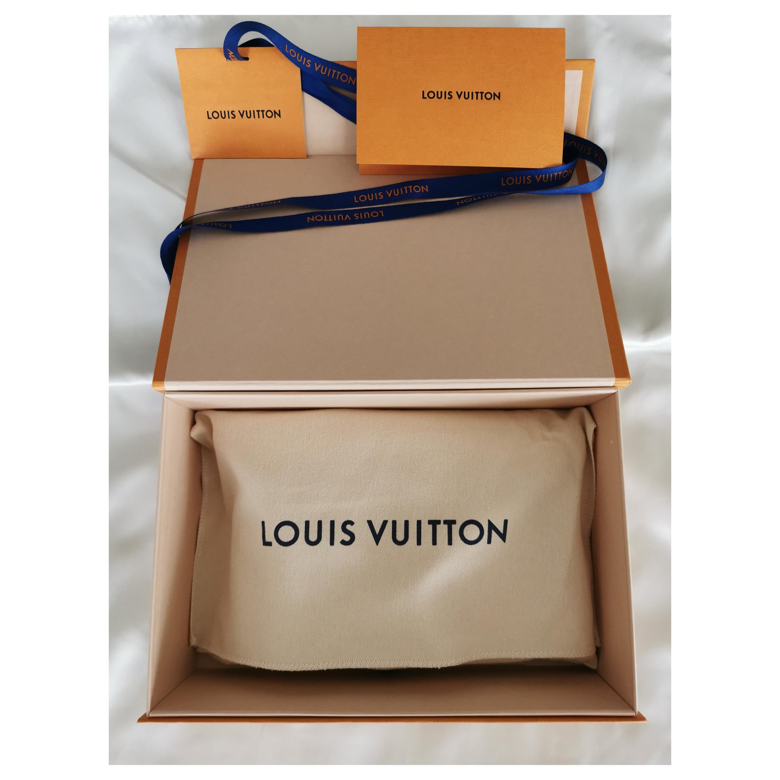 Louis Vuitton LV Pochette Coussin Pink Lambskin ref.293051 - Joli