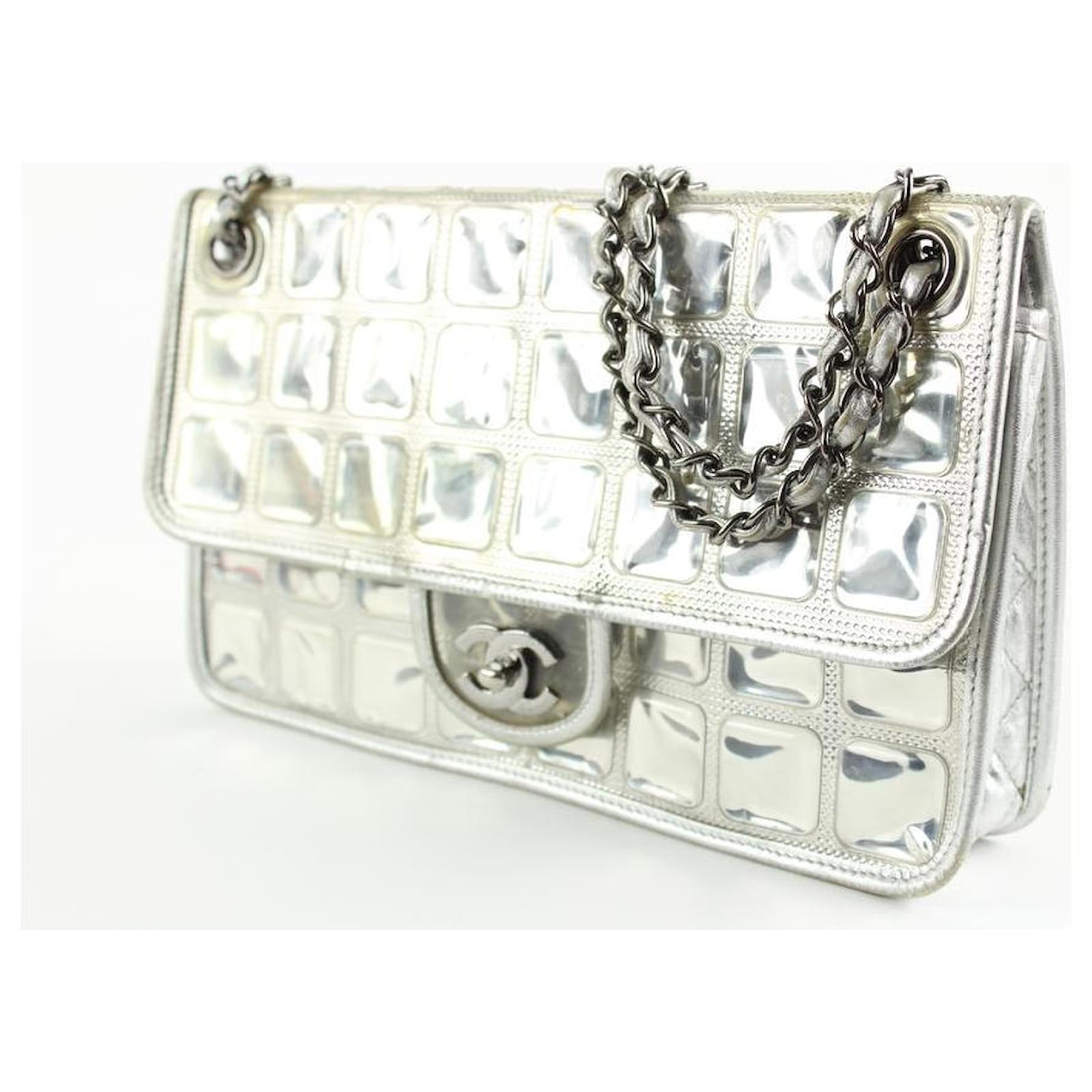 Chanel Cubo di ghiaccio trapuntato argento con barretta di cioccolato  classica borsa con pattina a catena Pelle ref.293496 - Joli Closet