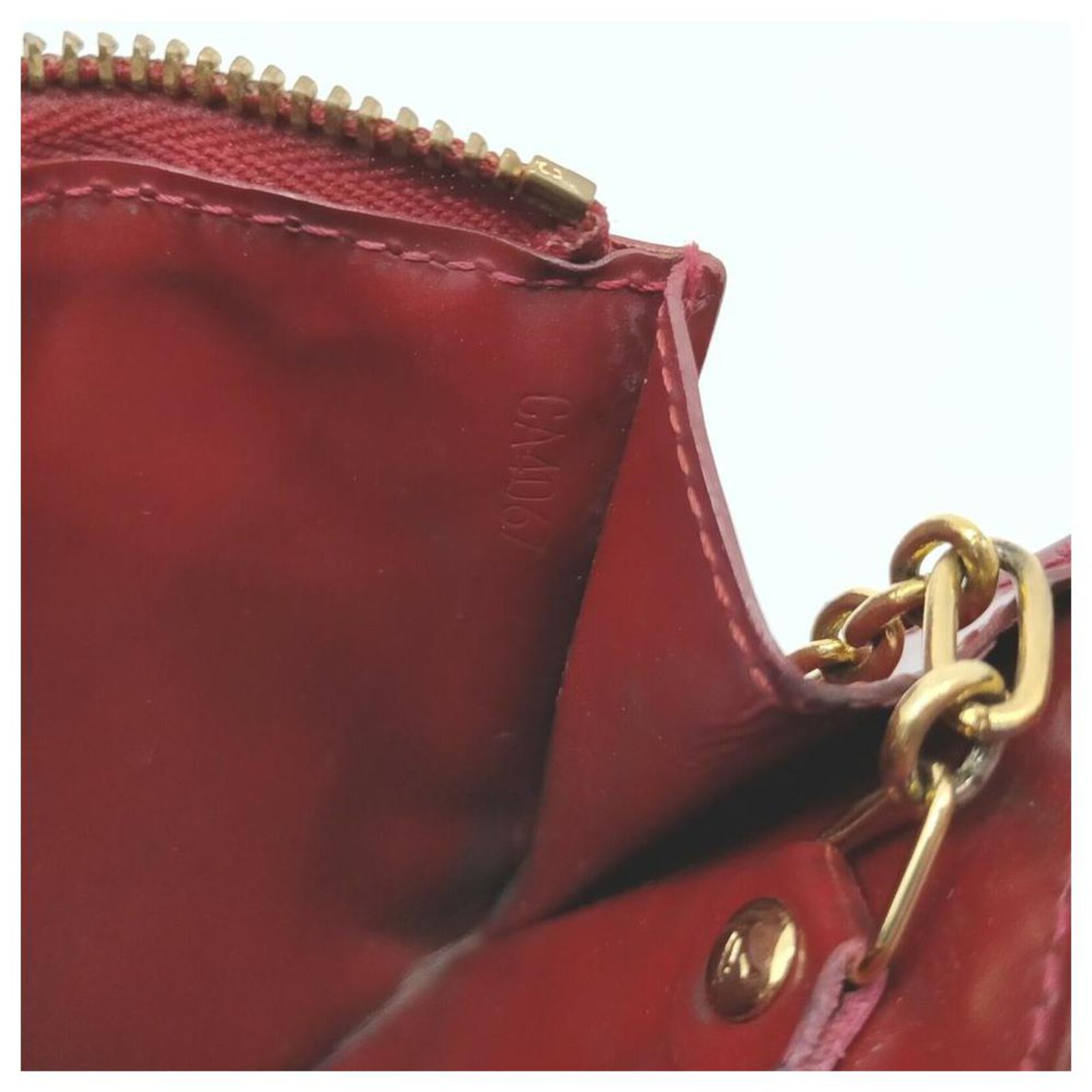 Louis Vuitton Red Monogram Vernis Pochette Cles Key Pouch Keychain Case  Metal ref.293503 - Joli Closet