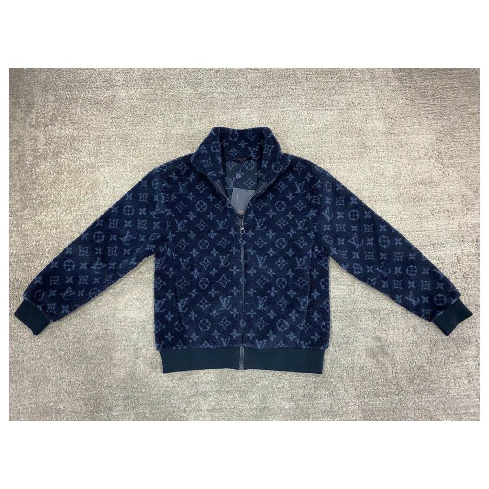 Louis Vuitton teddy jacket blue 泰迪熊LV 外套, 男裝, 外套及戶外衣服- Carousell