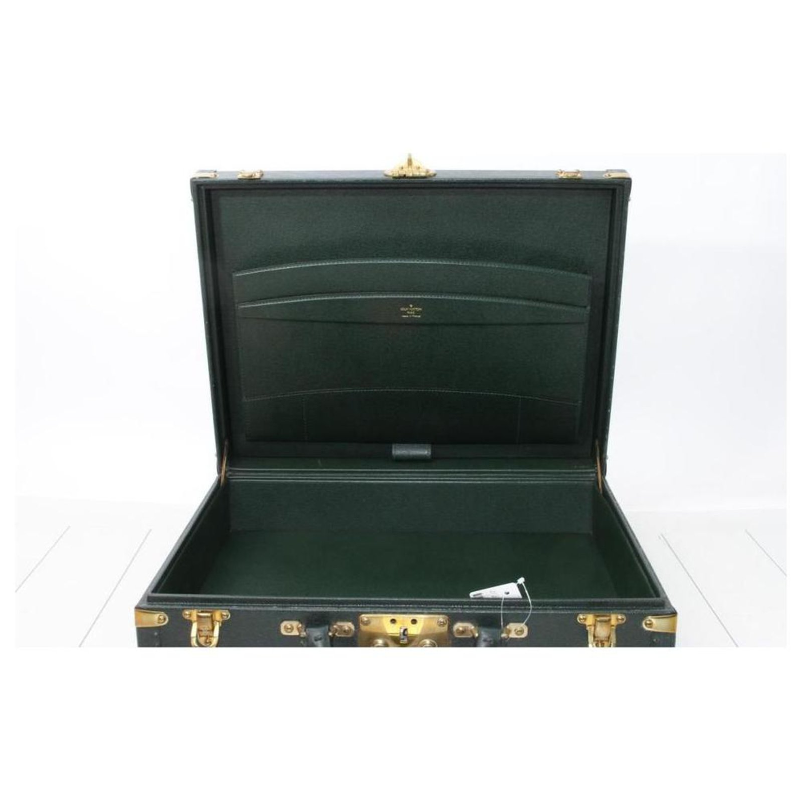 Louis Vuitton Green Taiga Leather President Attache Briefcase ref.294804 -  Joli Closet