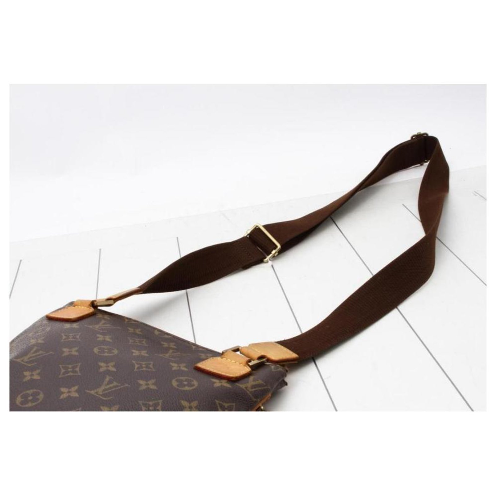 Bosphore leather crossbody bag Louis Vuitton Brown in Leather - 30852936
