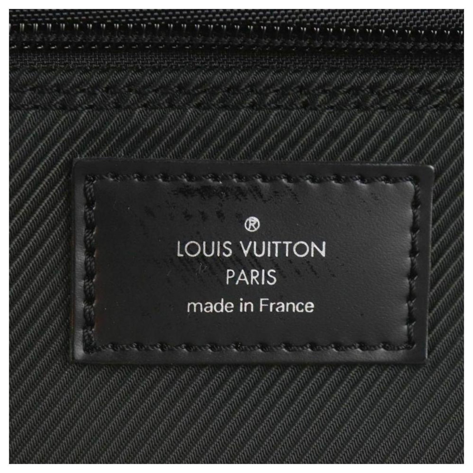 Louis Vuitton 2005 Taïga Gibeciere Garment Carrier w/ Strap