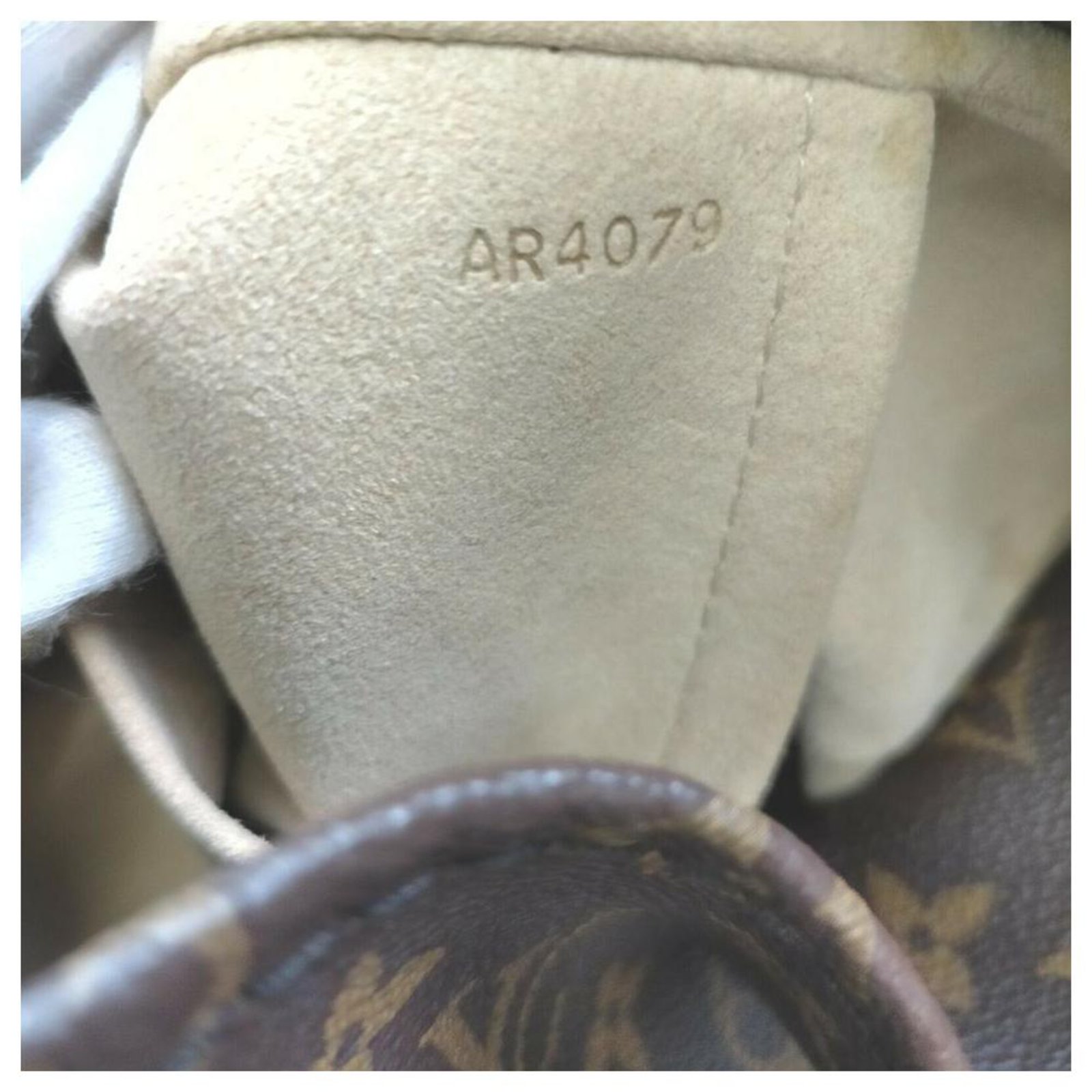 Louis Vuitton Monogram Artsy GM Hobo 861303