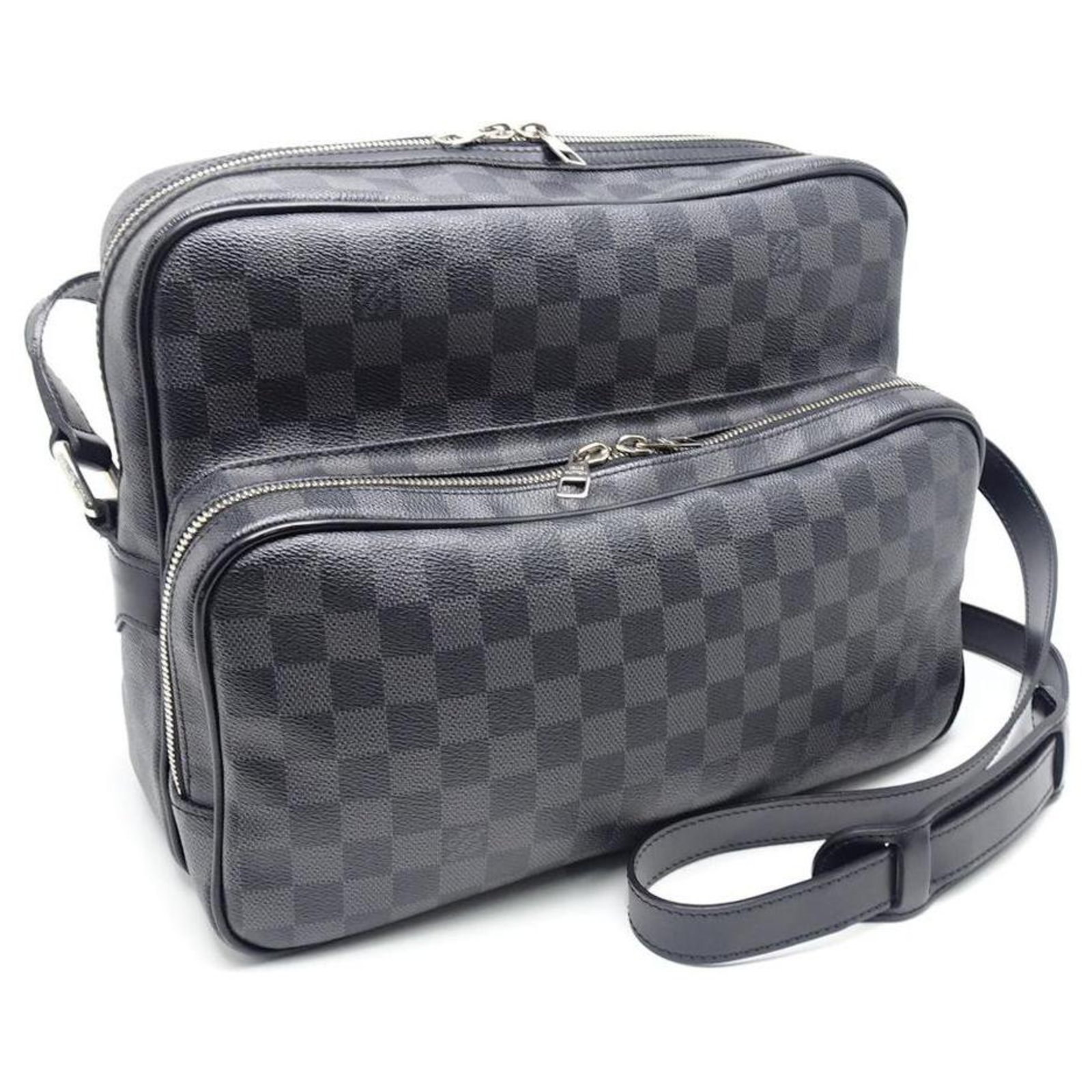 LOUIS VUITTON Damier Graphite Ieoh Messenger Bag 1269804