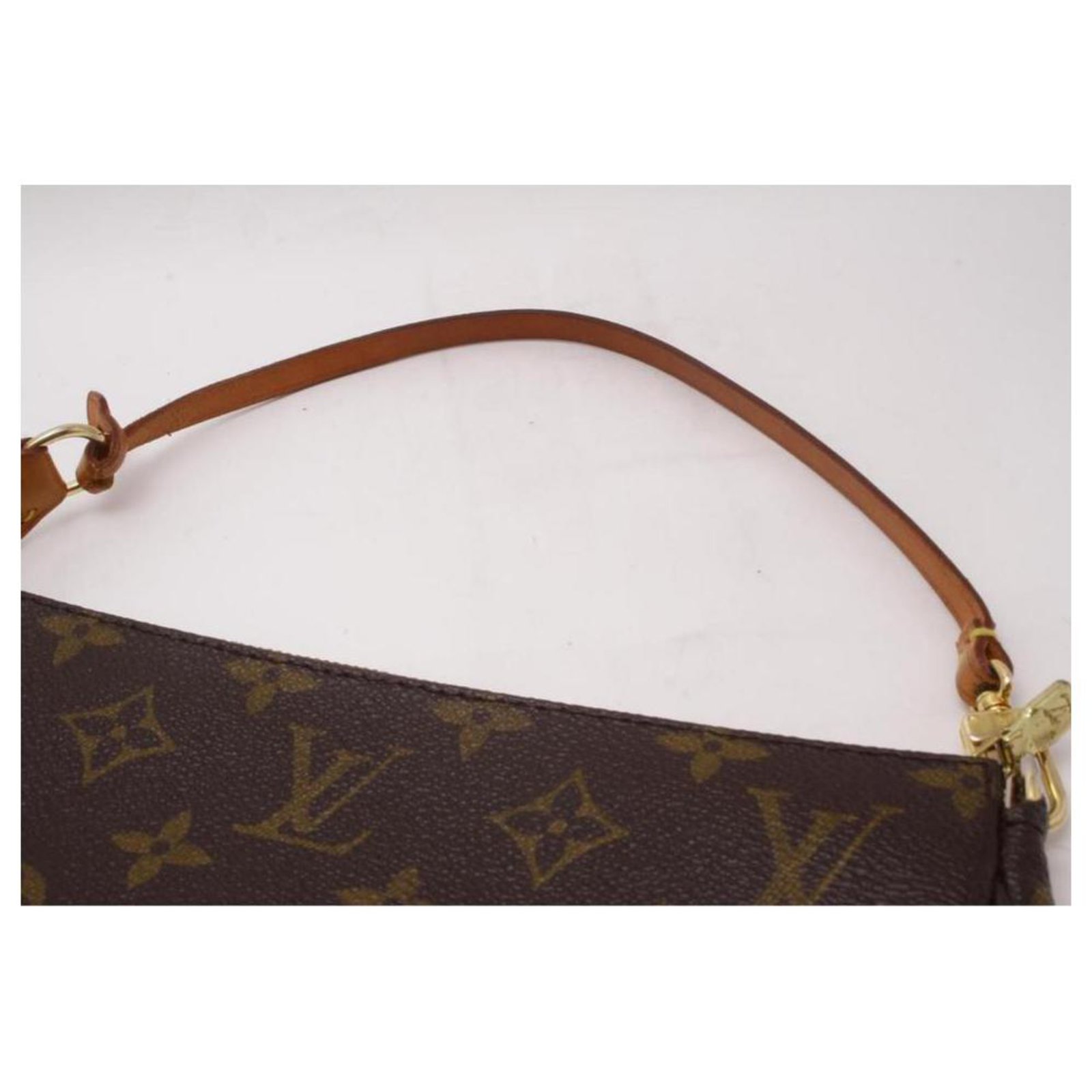 Louis Vuitton Monogram Pochette Accessoires Wristlet Pouch Leather  ref.294314 - Joli Closet