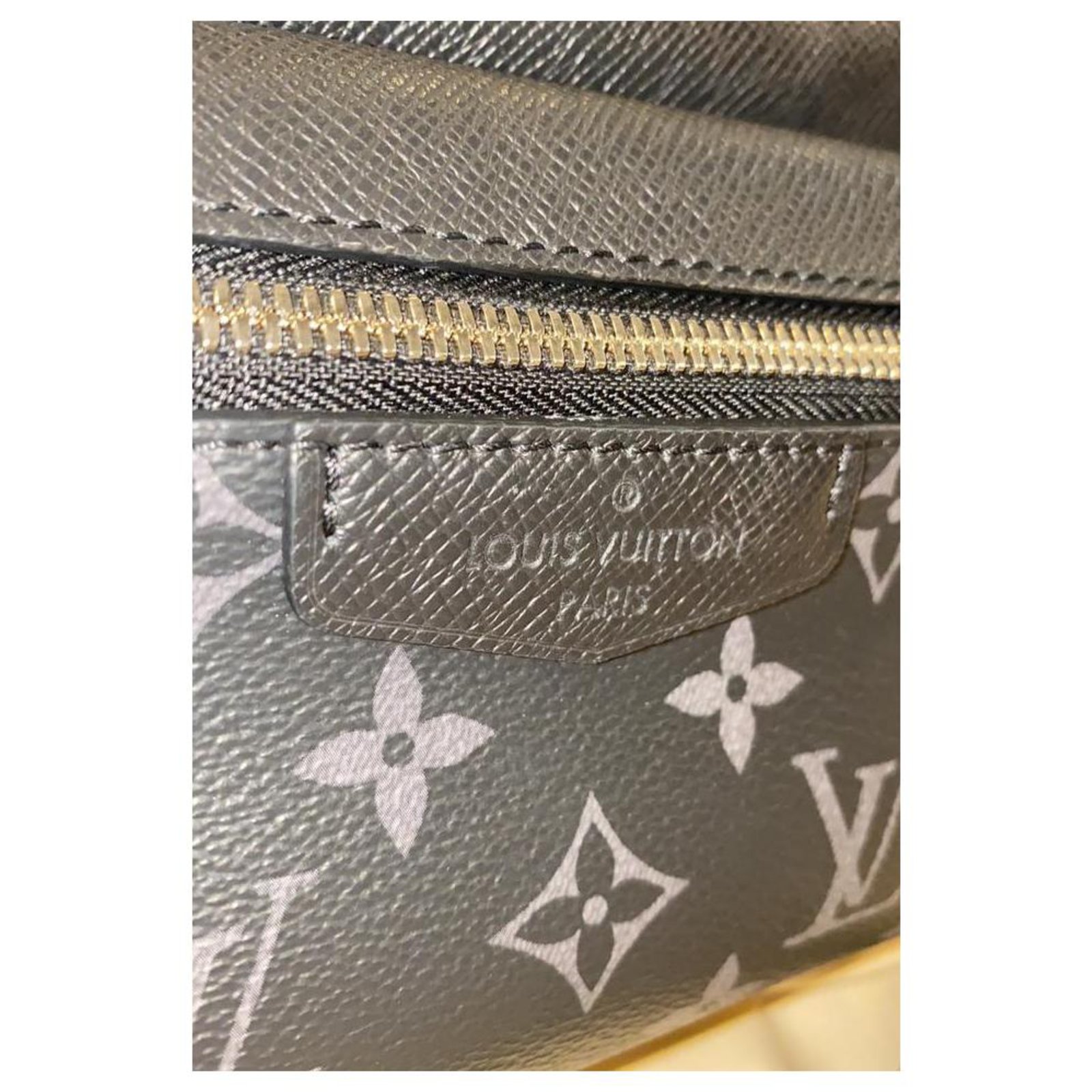Louis Vuitton LV Taigarama sac banane blanc Cuir ref.233246 - Joli