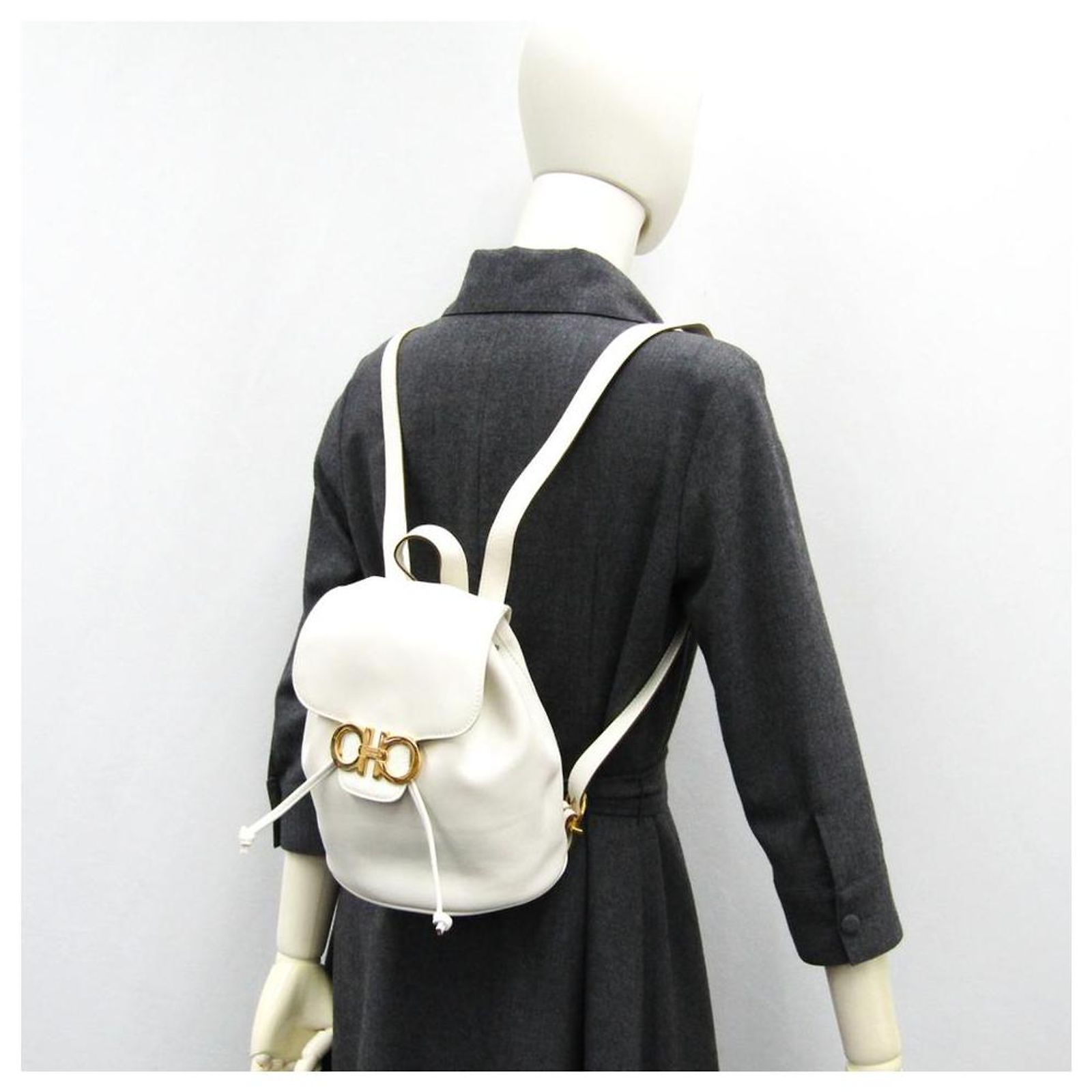 Salvatore Ferragamo Ivory Leather Gold Gancini Logo Mini  display picture 2