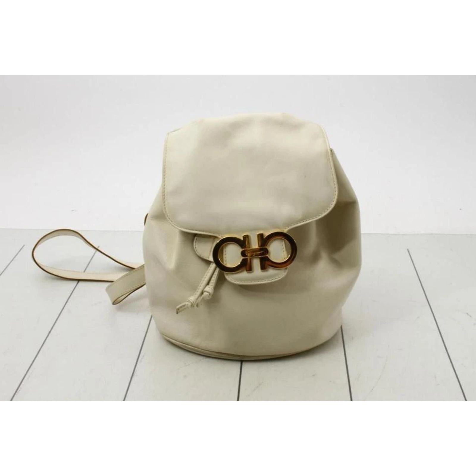 Salvatore Ferragamo Ivory Leather Gold Gancini Logo Mini  display picture 3