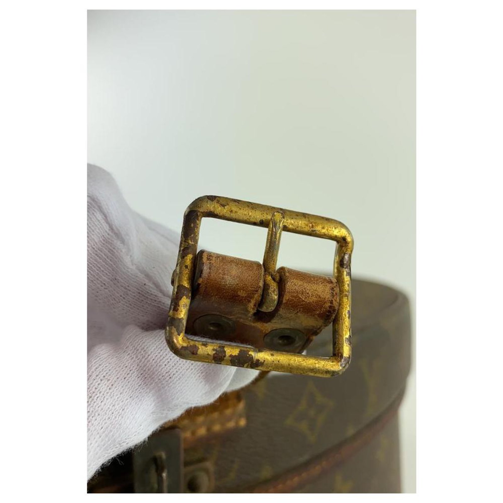 Louis Vuitton Vintage Gold Belt with Louis Vuitton Box
