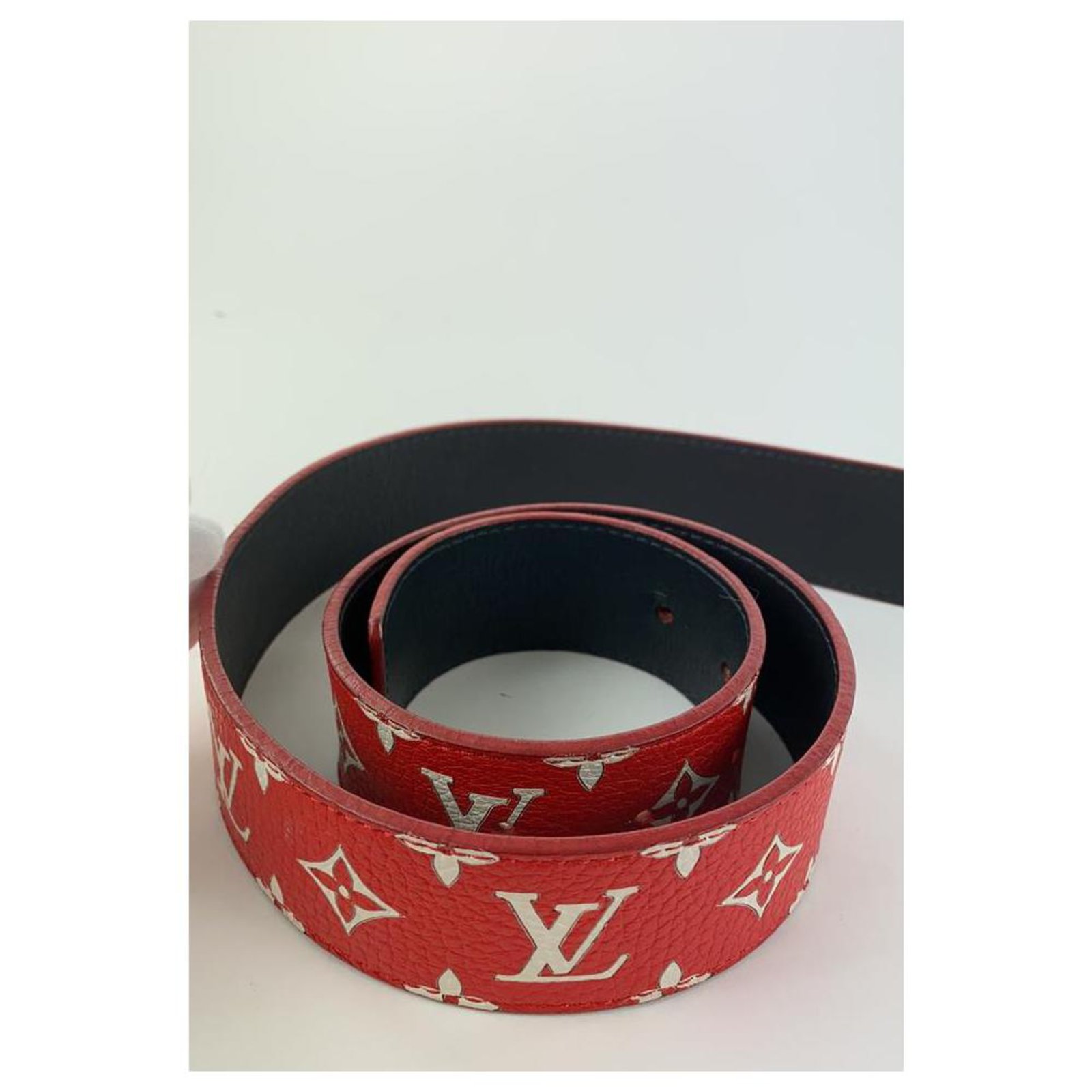 Louis Vuitton Ultra rare 100/40 LV x Supreme Red Monogram Belt Initials  Leather ref.294524 - Joli Closet