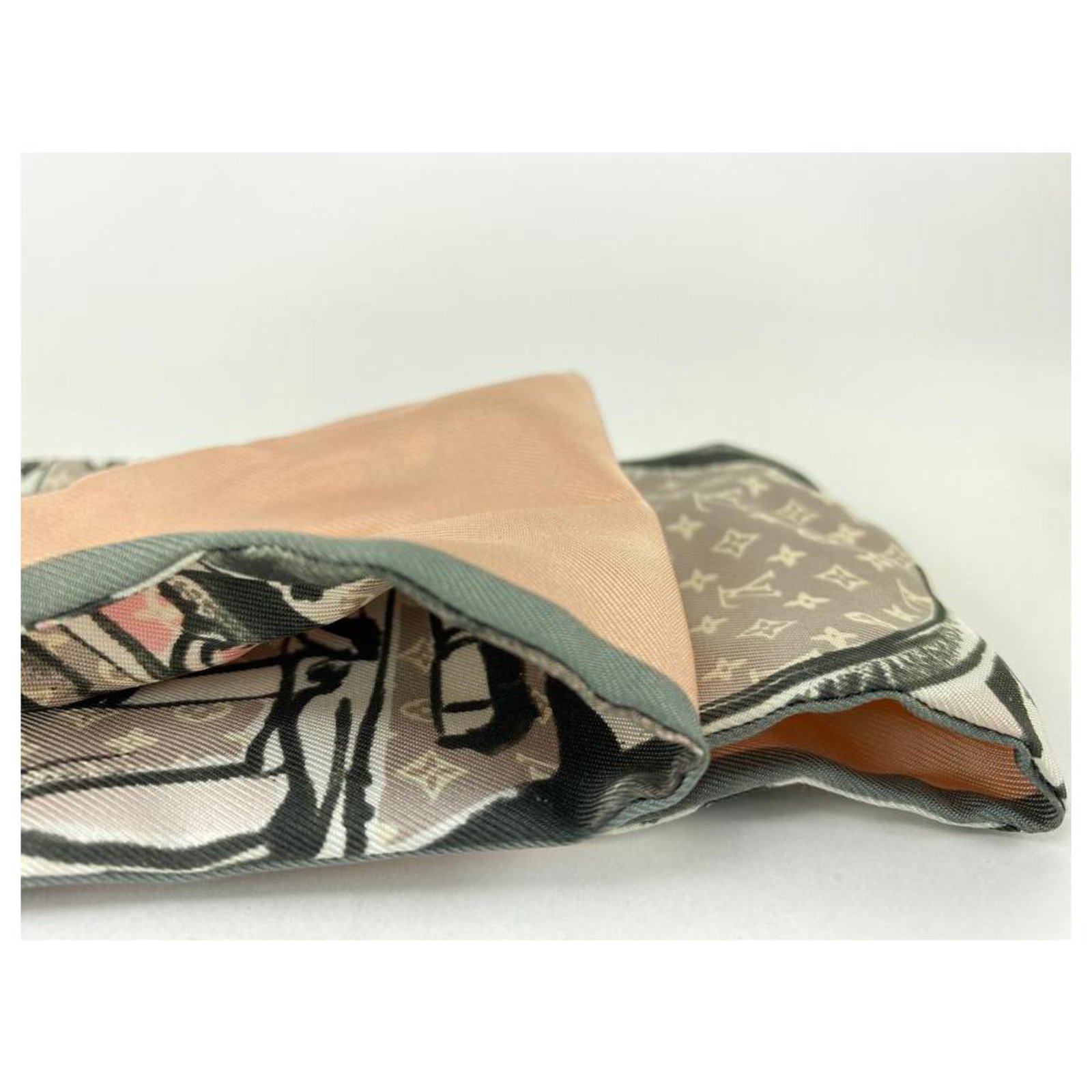 Louis Vuitton Pink x Grey Monogram Bags Bandeau Scarf Silk 11lvl1127  ref.294608 - Joli Closet