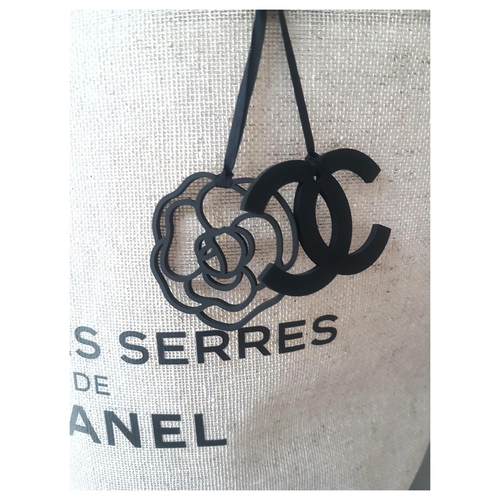 CHANEL Dans les serres de Chanel fashion show collector's bag. Beige  Cloth ref.296072