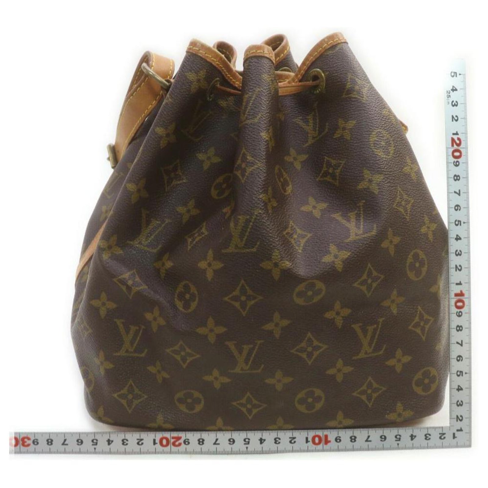 Louis Vuitton Monogram Petit Noe Drawstring Bucket Hobo Bag Leather  ref.297692 - Joli Closet