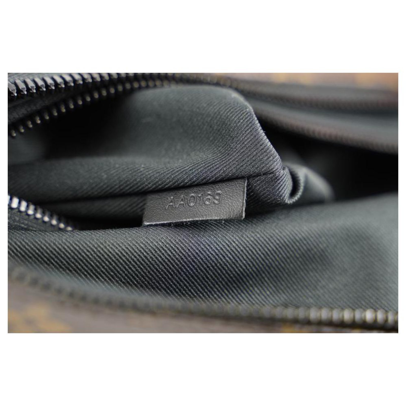 Louis Vuitton Virgil Abloh Monogram Chain Keepall Bandouliere 50 Duffle  Leather ref.298213 - Joli Closet