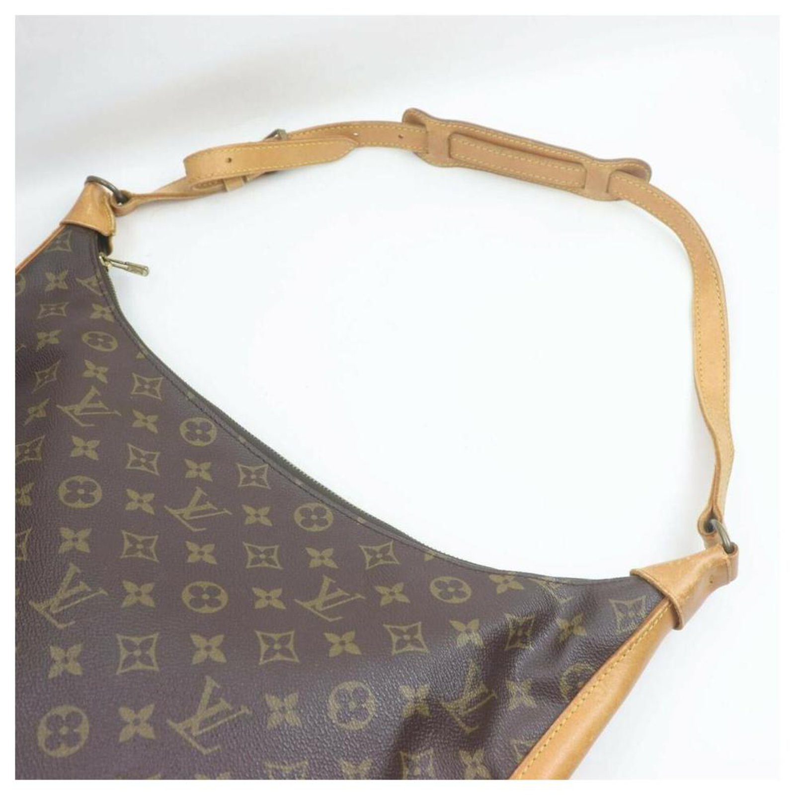 Louis Vuitton Rare Monogram Bagatelle Zip Hobo Bag Leather ref.298378 -  Joli Closet