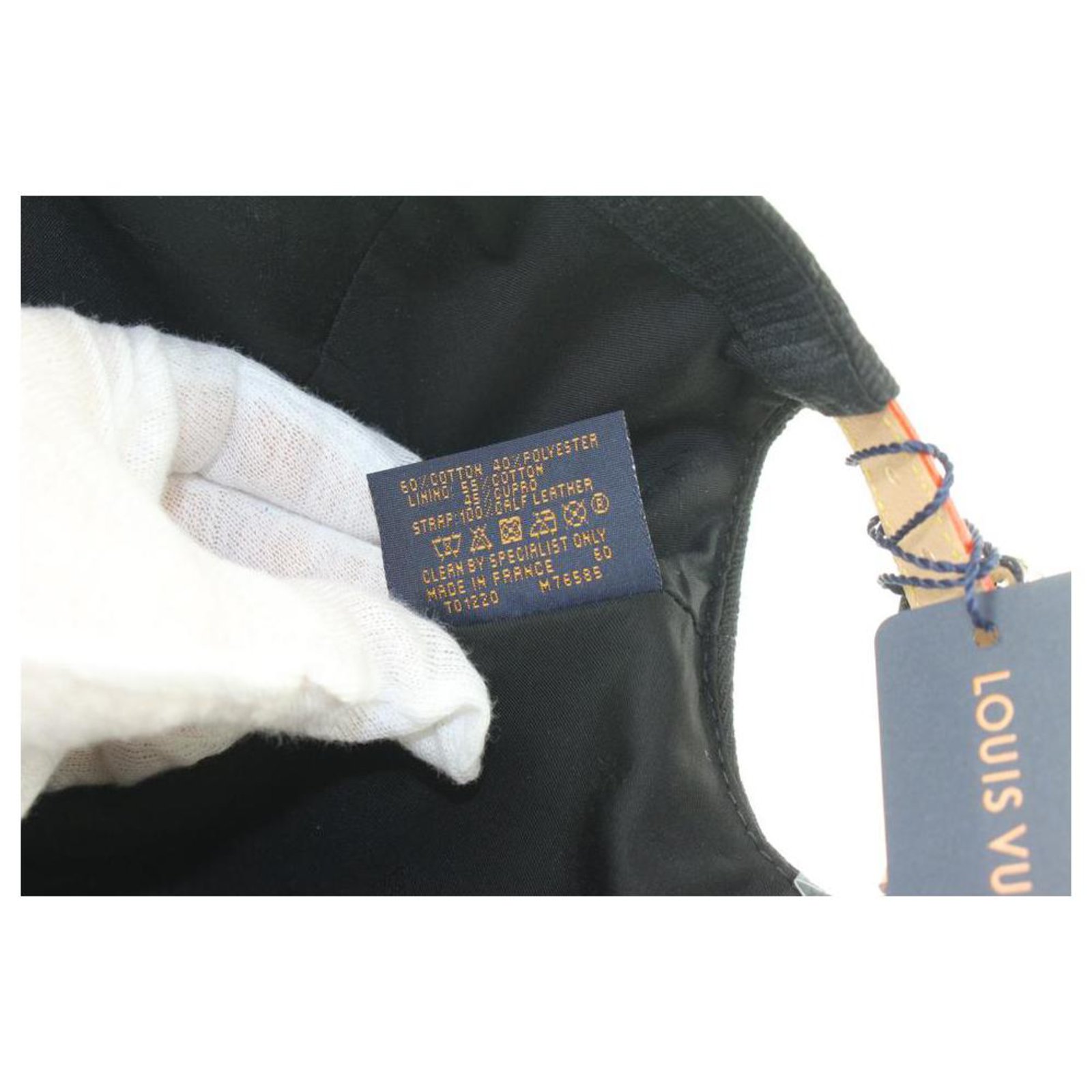 Louis Vuitton Monogram Essential Cap Black Cotton. Size 60