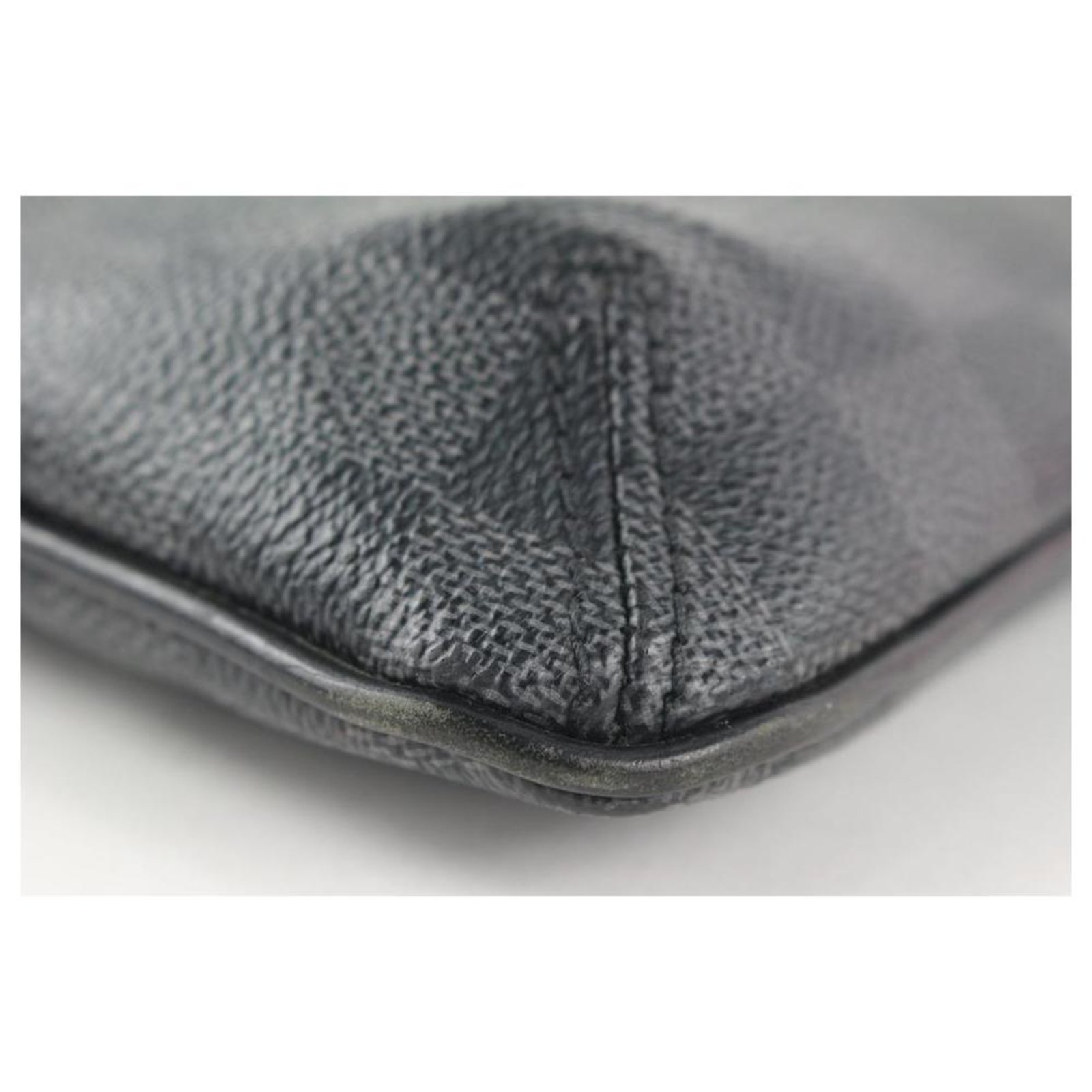 Louis Vuitton Damier Graphite Thomas Crossbody Bag 119lvs429