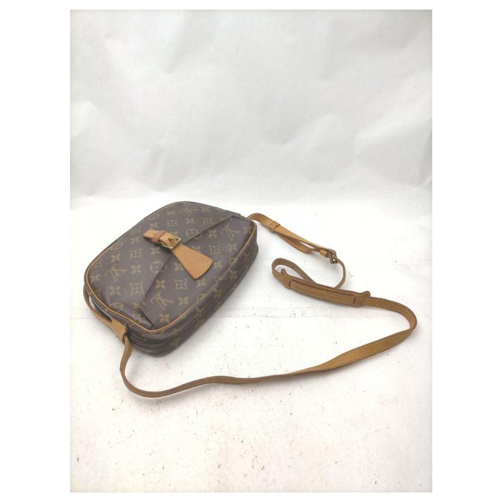 Louis Vuitton Monogram Jeune Fille MM Crossbody Bag Leather ref.298712 -  Joli Closet