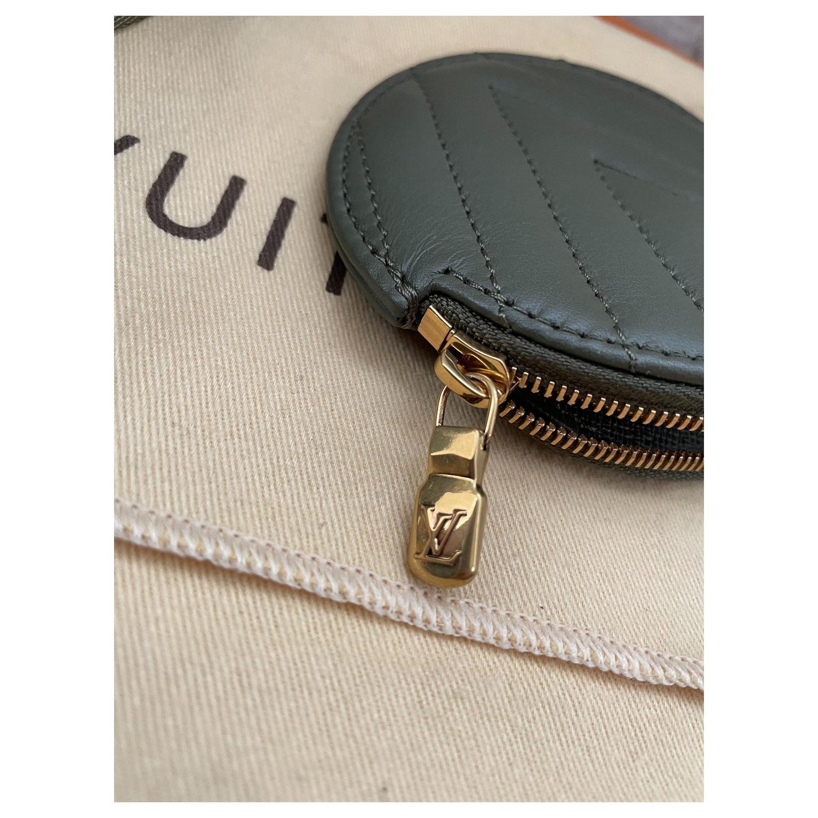 Louis Vuitton New wave multipochette Olive green Patent leather Lambskin  ref.301861 - Joli Closet