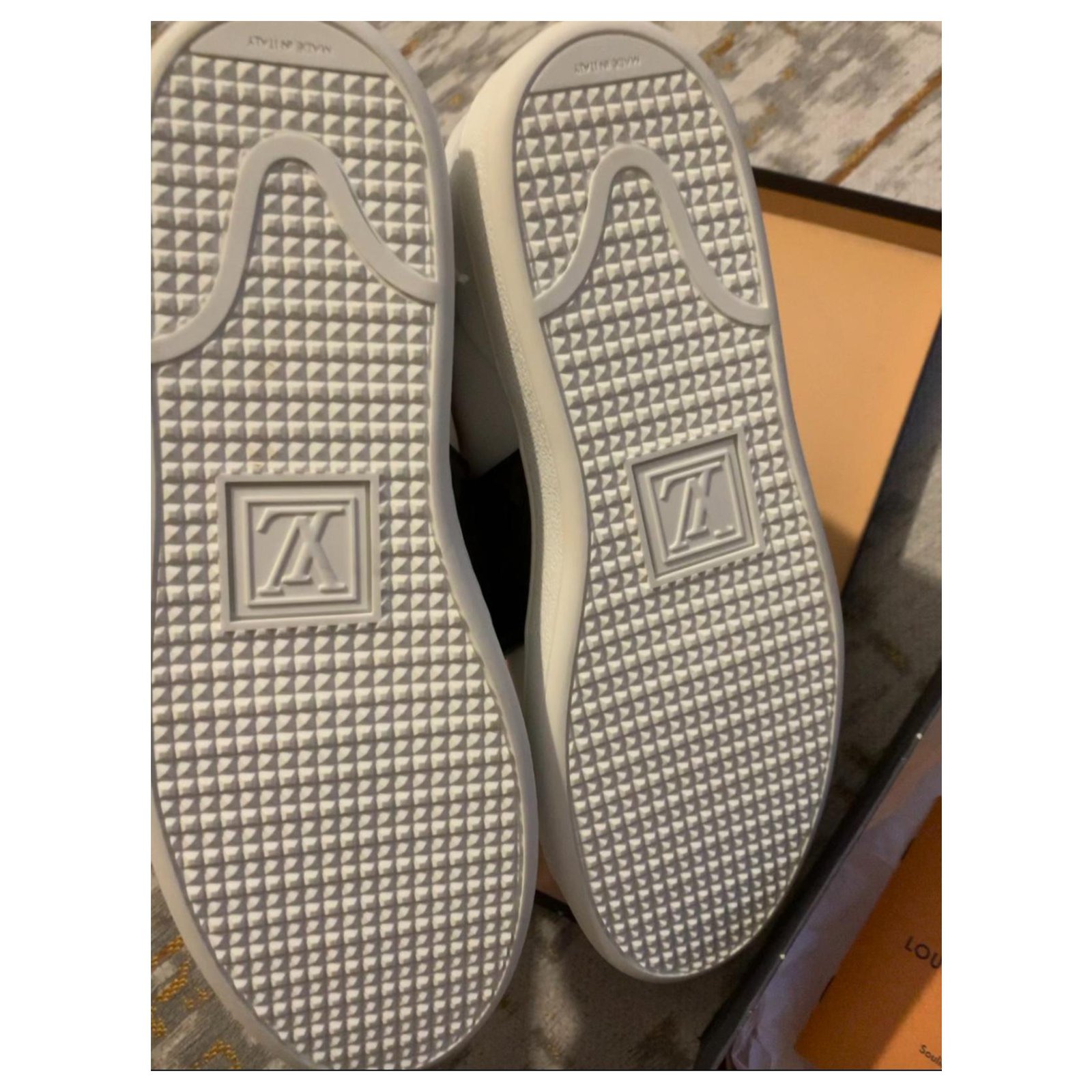 Louis Vuitton Frontrow sneakers White Leather ref.303110 - Joli Closet