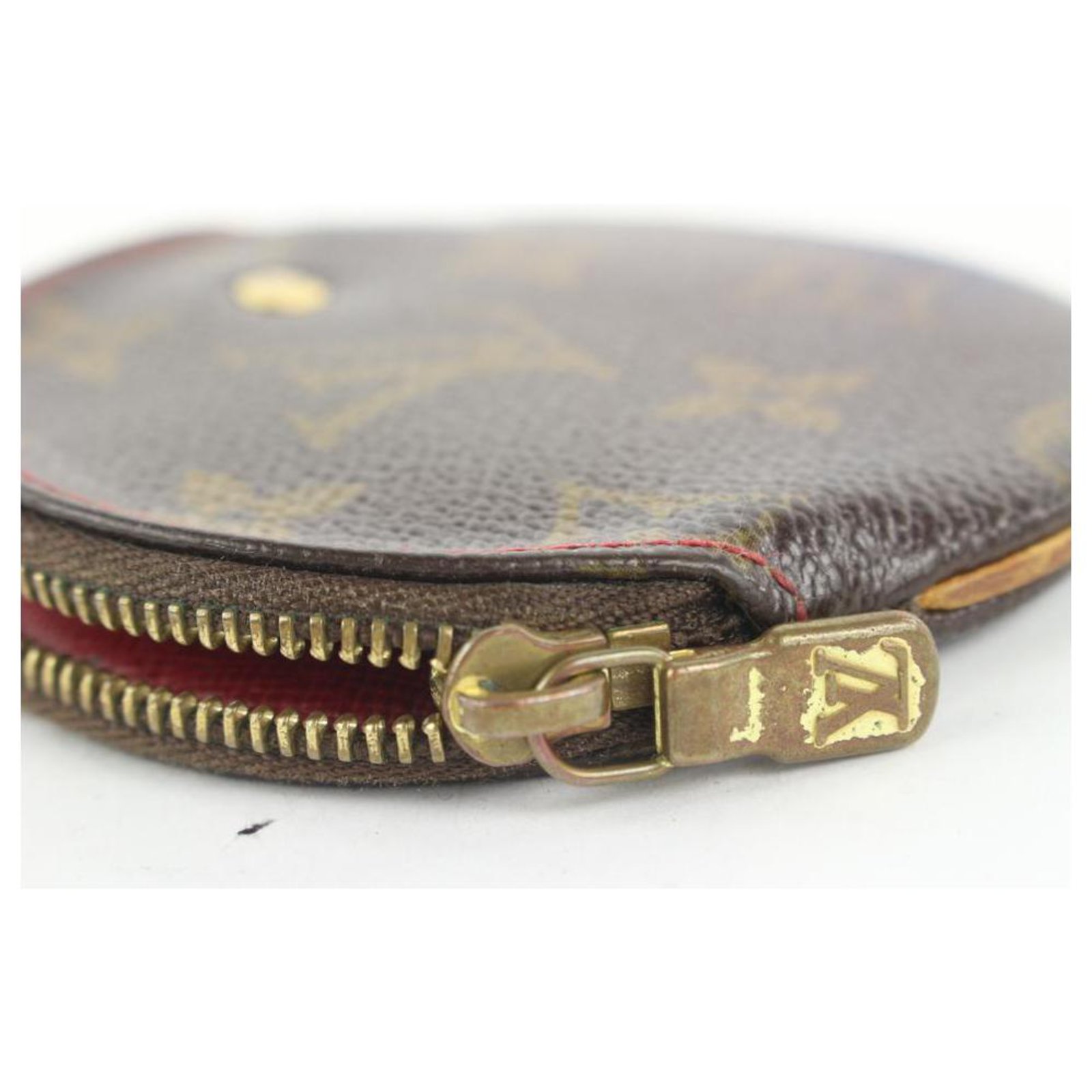 Louis Vuitton Monogram Cherries Round Coin Pouch Change Keychain Purse  Leather ref.303387 - Joli Closet