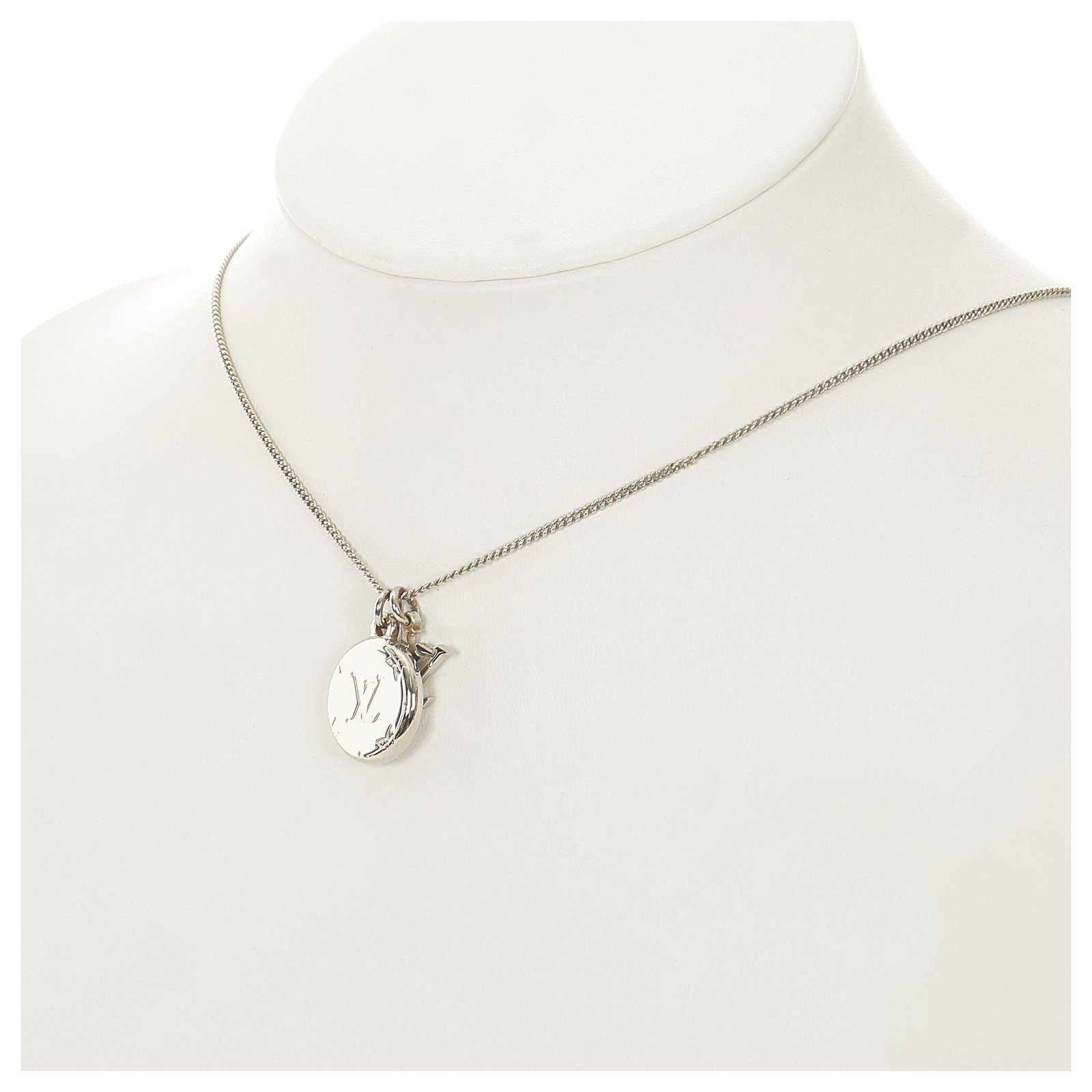 Louis Vuitton Silver Quatrefoil Diamond Necklace Silvery Metal ref.202477 -  Joli Closet