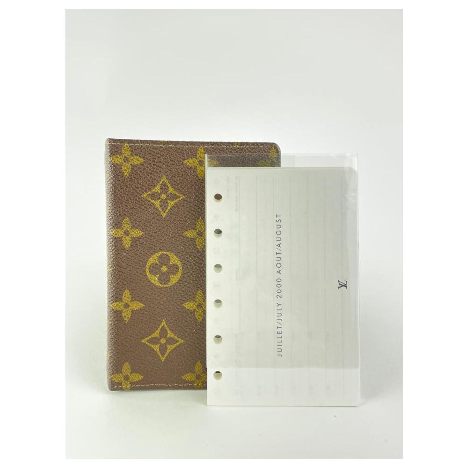 Louis Vuitton Saks Fifth Avenue Edition Small Ring Agenda Diary Cover  ref.305658 - Joli Closet