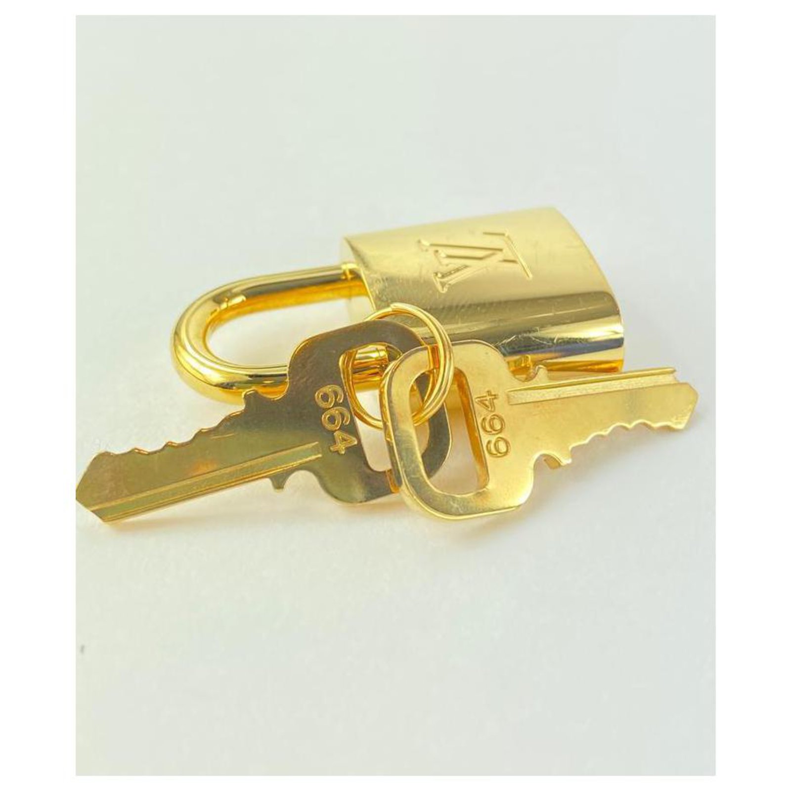 LOUIS VUITTON 18K yellow Gold Padlock Cadena key Pandantif Lockit Necklace  CHAT-739