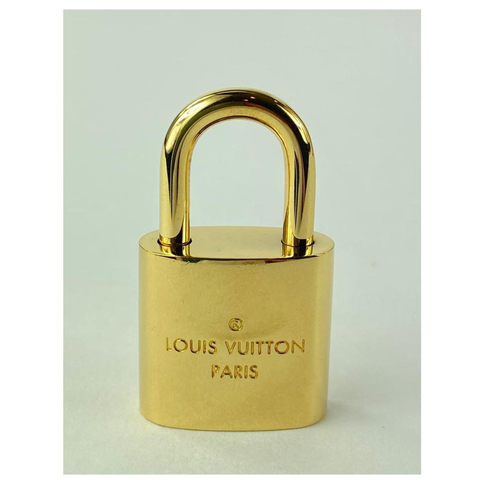 Louis Vuitton Cadenas Golden Metal ref.939951 - Joli Closet